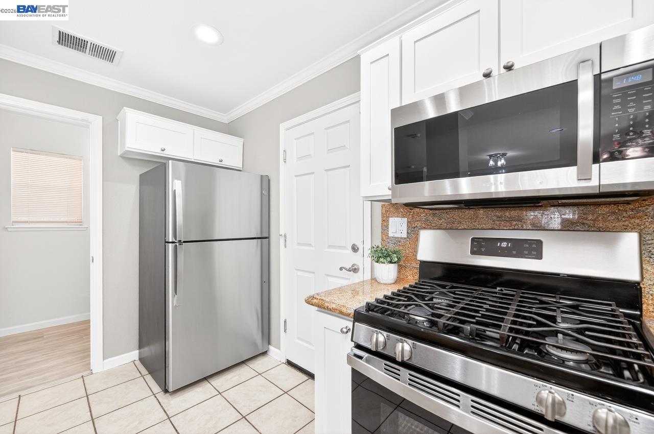 Detail Gallery Image 7 of 33 For 1557 Hermocilla Way, San Jose,  CA 95116 - 3 Beds | 2/1 Baths