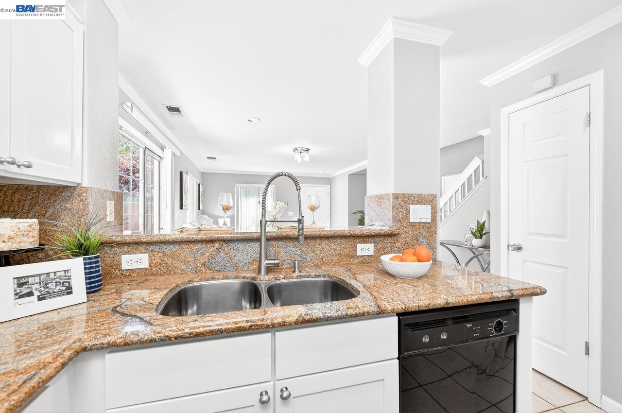 Detail Gallery Image 8 of 33 For 1557 Hermocilla Way, San Jose,  CA 95116 - 3 Beds | 2/1 Baths