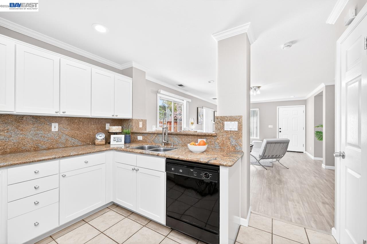 Detail Gallery Image 10 of 33 For 1557 Hermocilla Way, San Jose,  CA 95116 - 3 Beds | 2/1 Baths