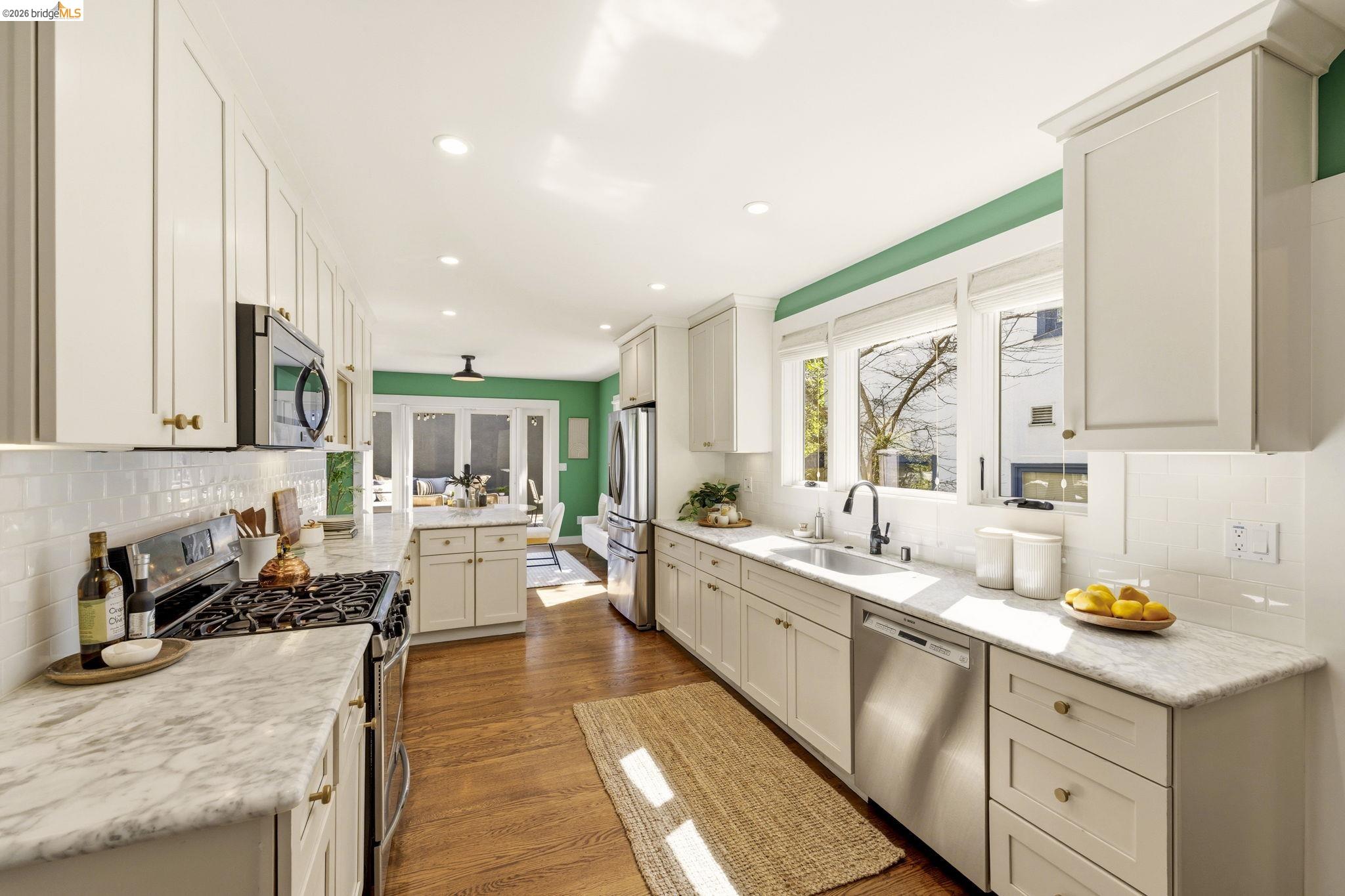 Detail Gallery Image 16 of 47 For 405 Van Buren Ave., Oakland,  CA 94610 - 3 Beds | 2/1 Baths