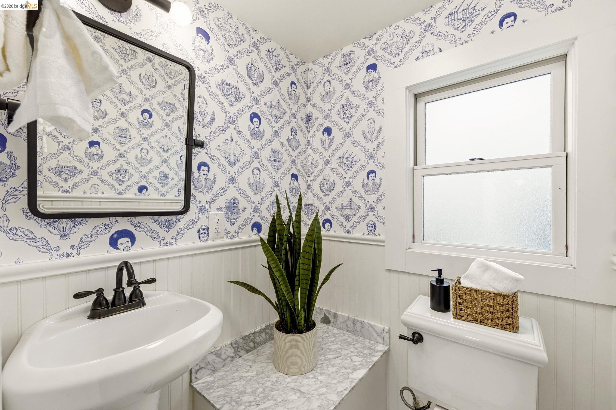 Detail Gallery Image 25 of 47 For 405 Van Buren Ave., Oakland,  CA 94610 - 3 Beds | 2/1 Baths