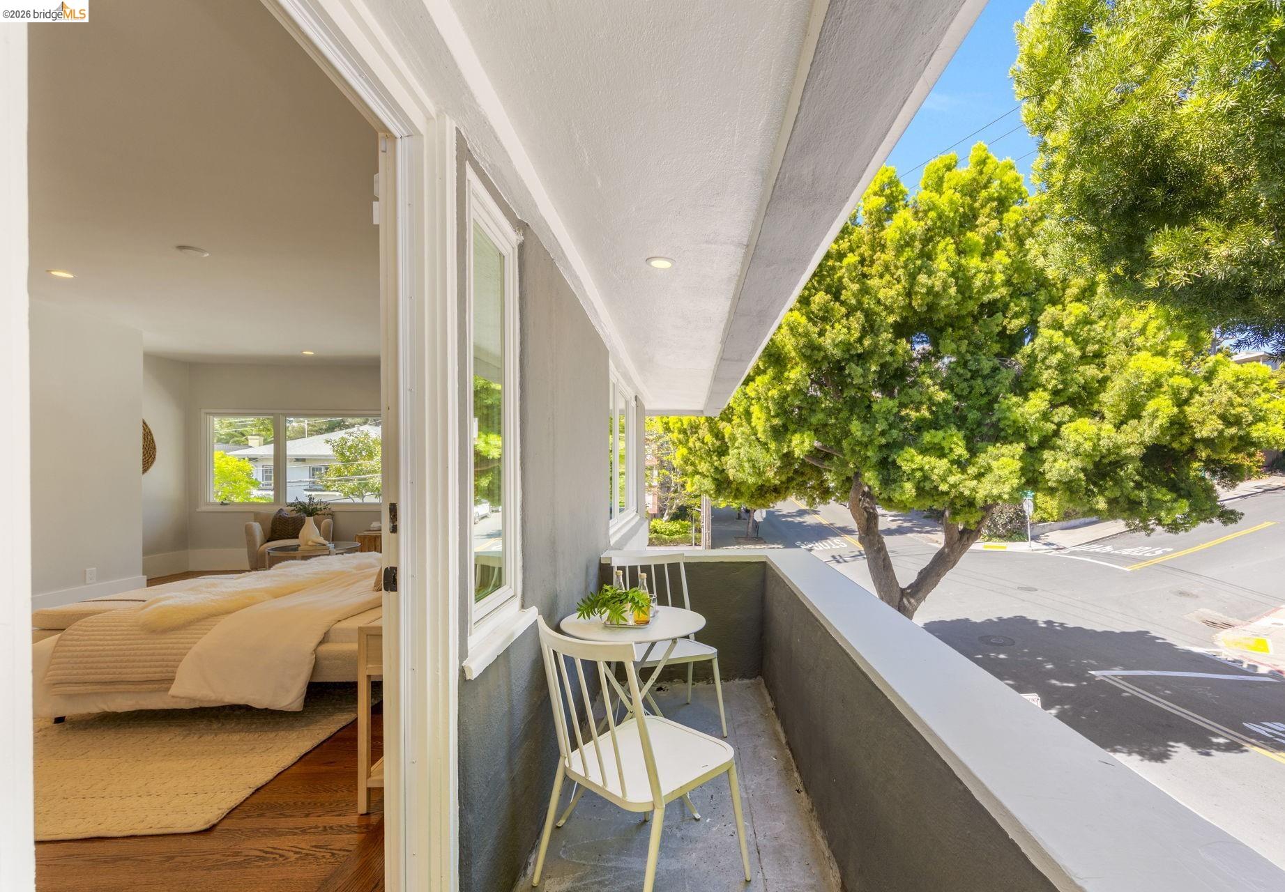 Detail Gallery Image 30 of 47 For 405 Van Buren Ave., Oakland,  CA 94610 - 3 Beds | 2/1 Baths