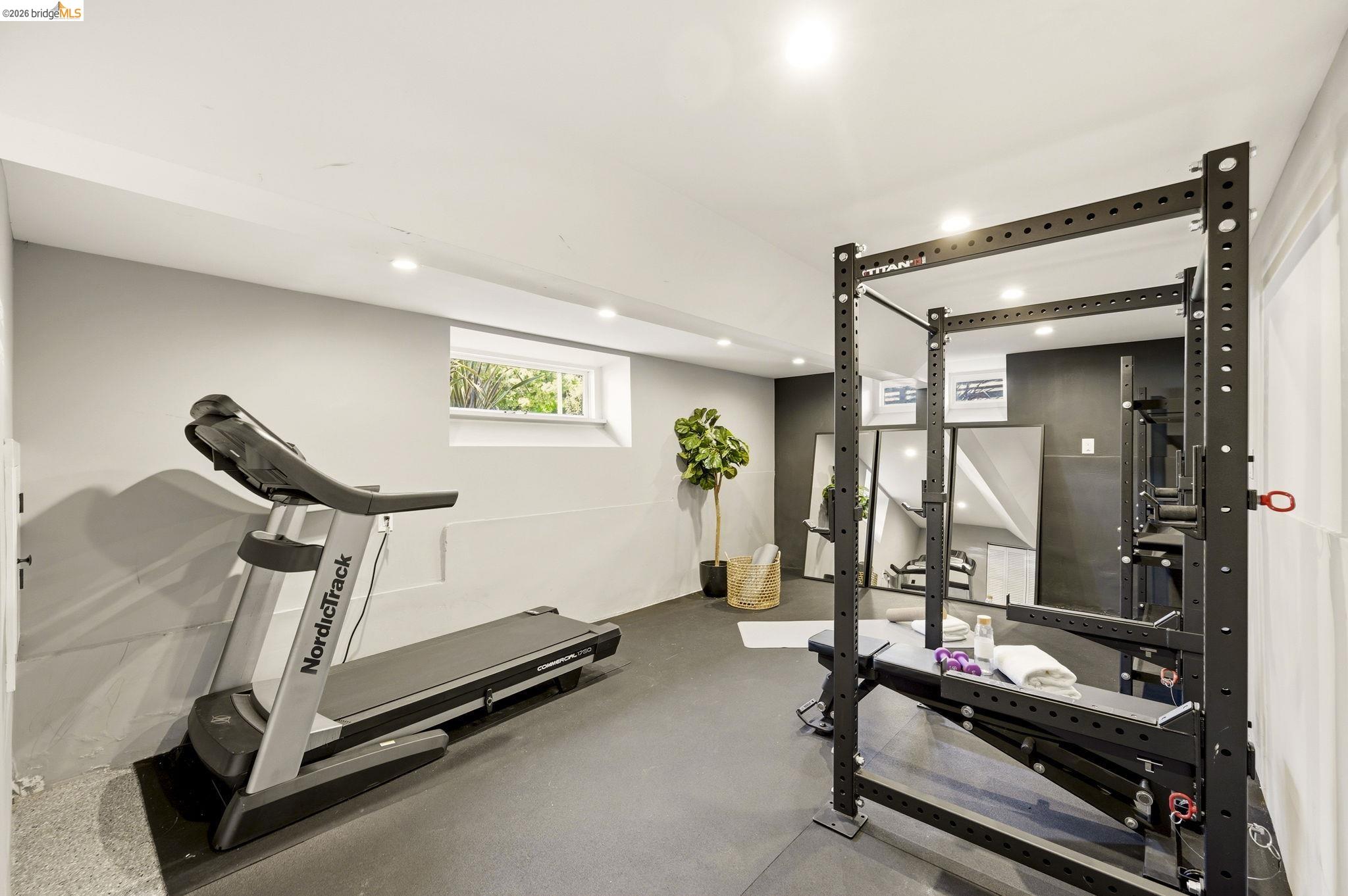 Detail Gallery Image 43 of 47 For 405 Van Buren Ave., Oakland,  CA 94610 - 3 Beds | 2/1 Baths