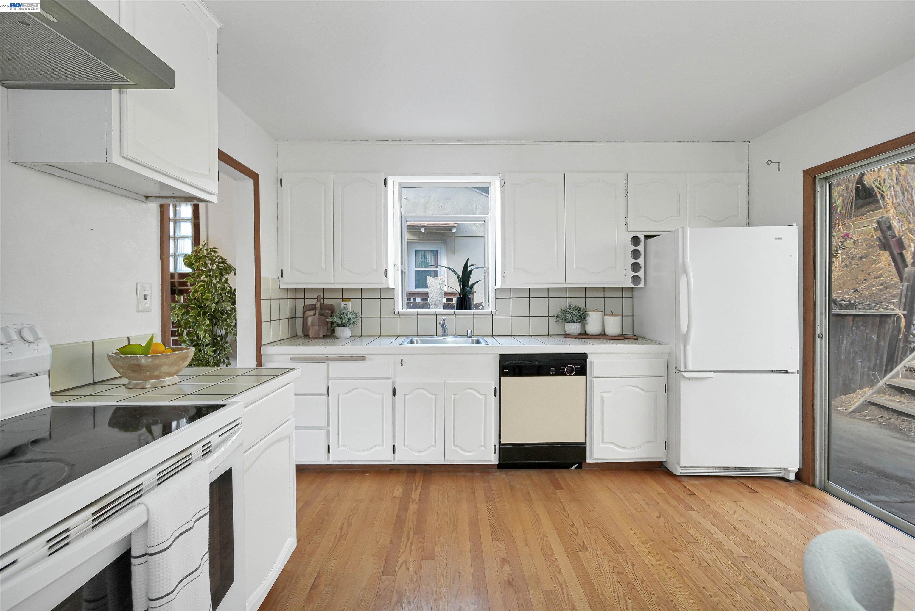 Detail Gallery Image 16 of 41 For 18662 Stanton Ave, Castro Valley,  CA 94546 - 3 Beds | 1 Baths