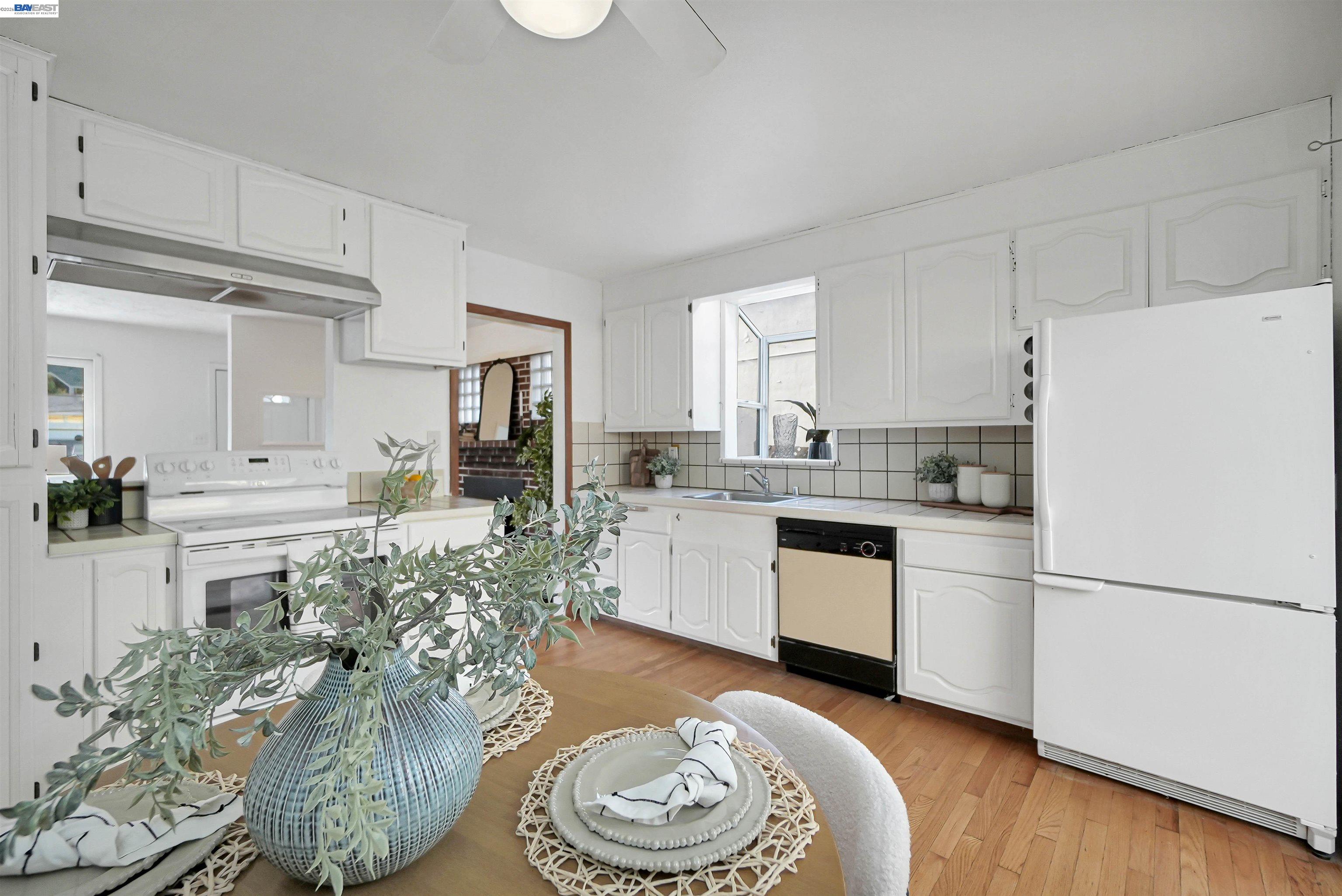 Detail Gallery Image 18 of 41 For 18662 Stanton Ave, Castro Valley,  CA 94546 - 3 Beds | 1 Baths