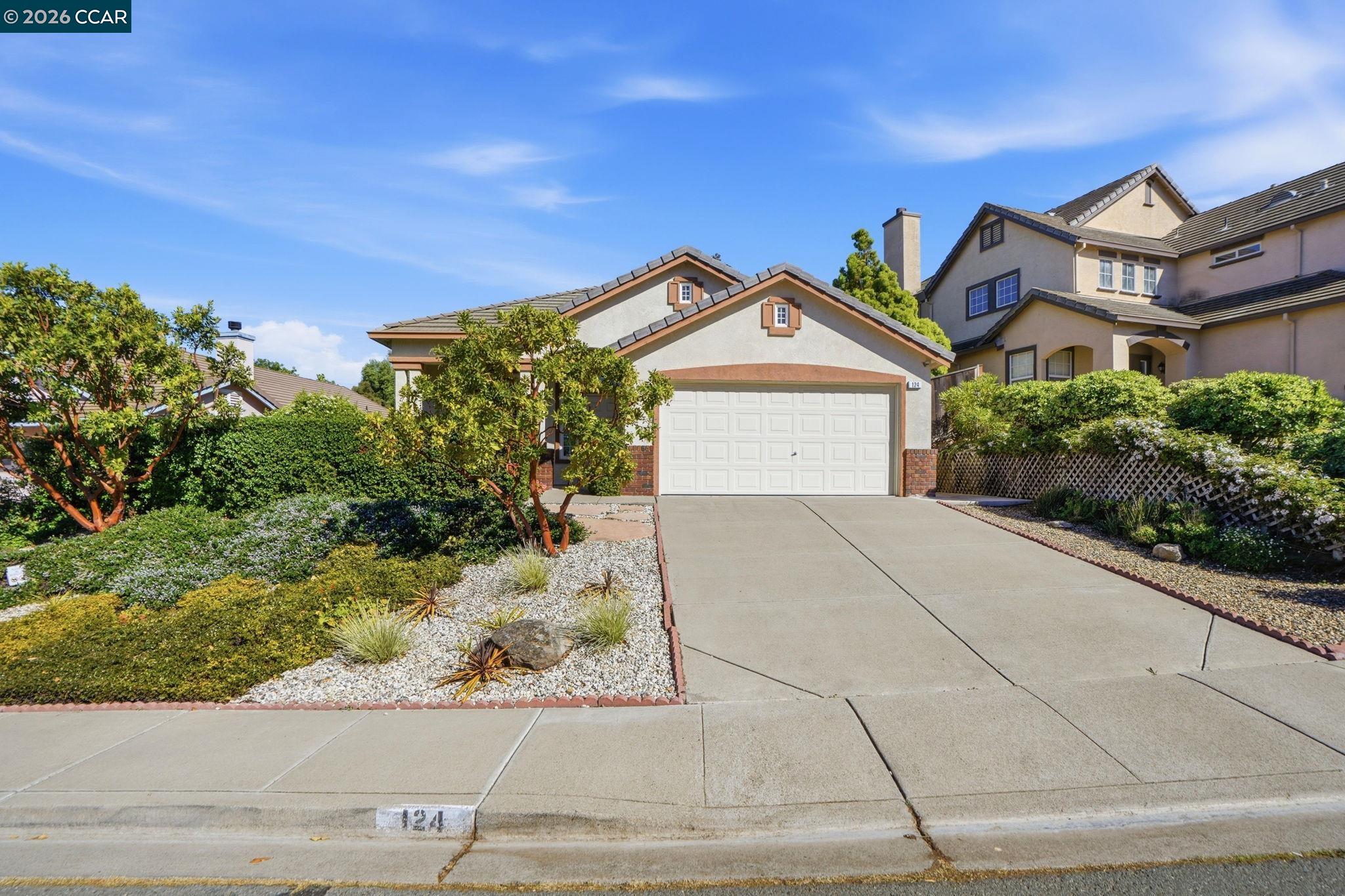Detail Gallery Image 2 of 32 For 124 Greenmeadow Cir, Pittsburg,  CA 94565 - 3 Beds | 2 Baths