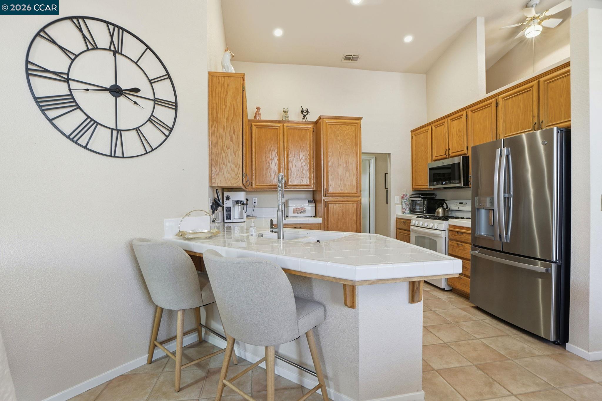 Detail Gallery Image 12 of 32 For 124 Greenmeadow Cir, Pittsburg,  CA 94565 - 3 Beds | 2 Baths