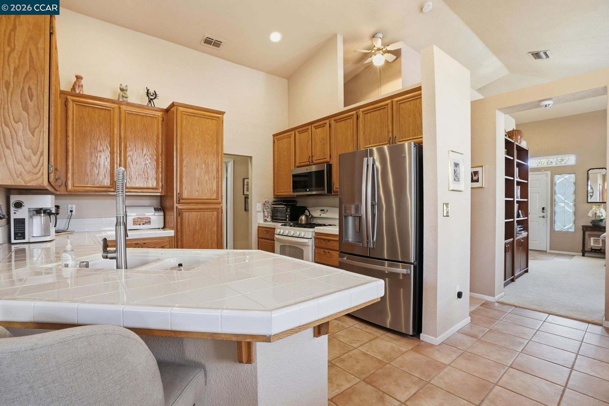 Detail Gallery Image 13 of 32 For 124 Greenmeadow Cir, Pittsburg,  CA 94565 - 3 Beds | 2 Baths