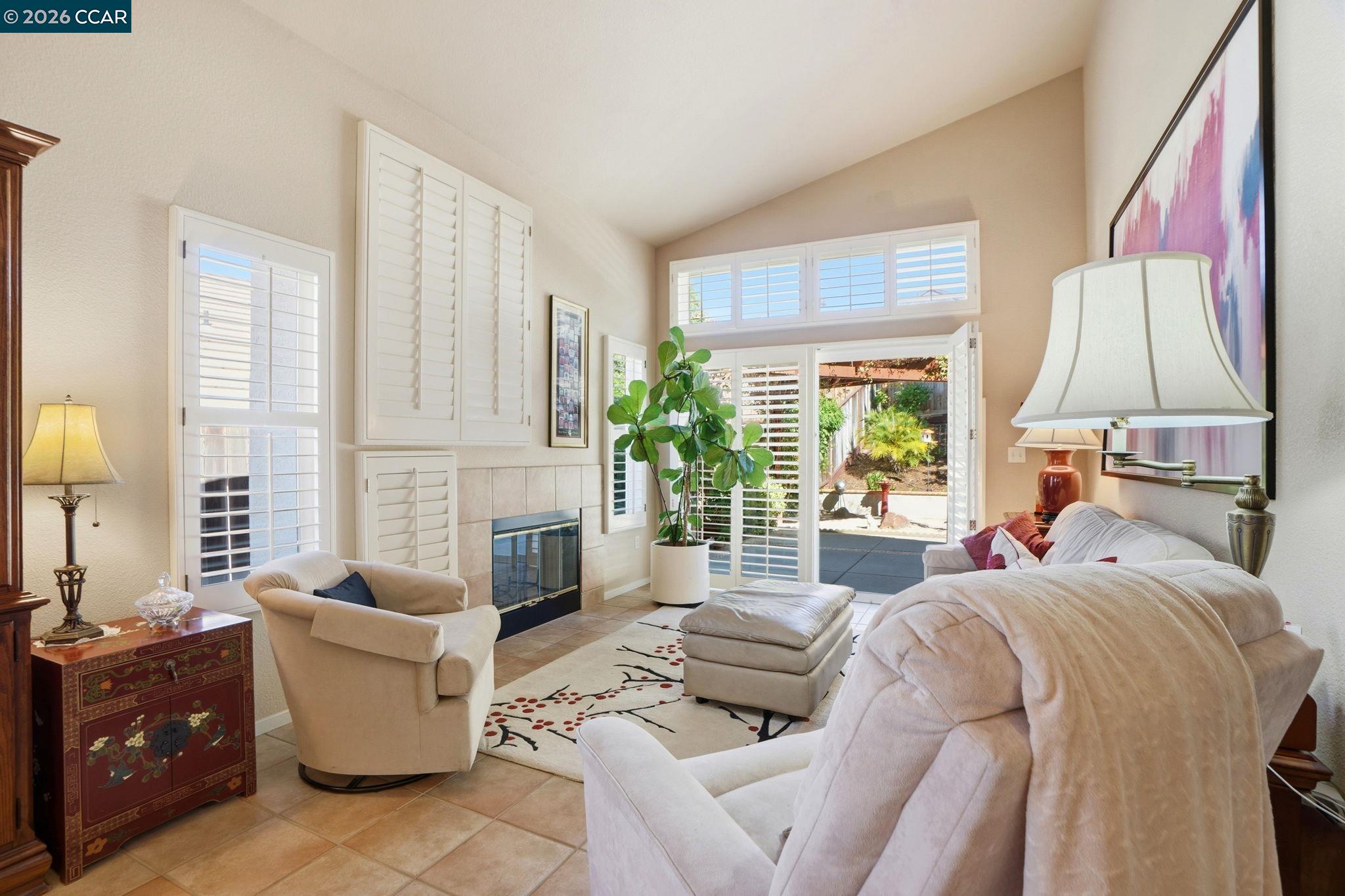 Detail Gallery Image 9 of 32 For 124 Greenmeadow Cir, Pittsburg,  CA 94565 - 3 Beds | 2 Baths