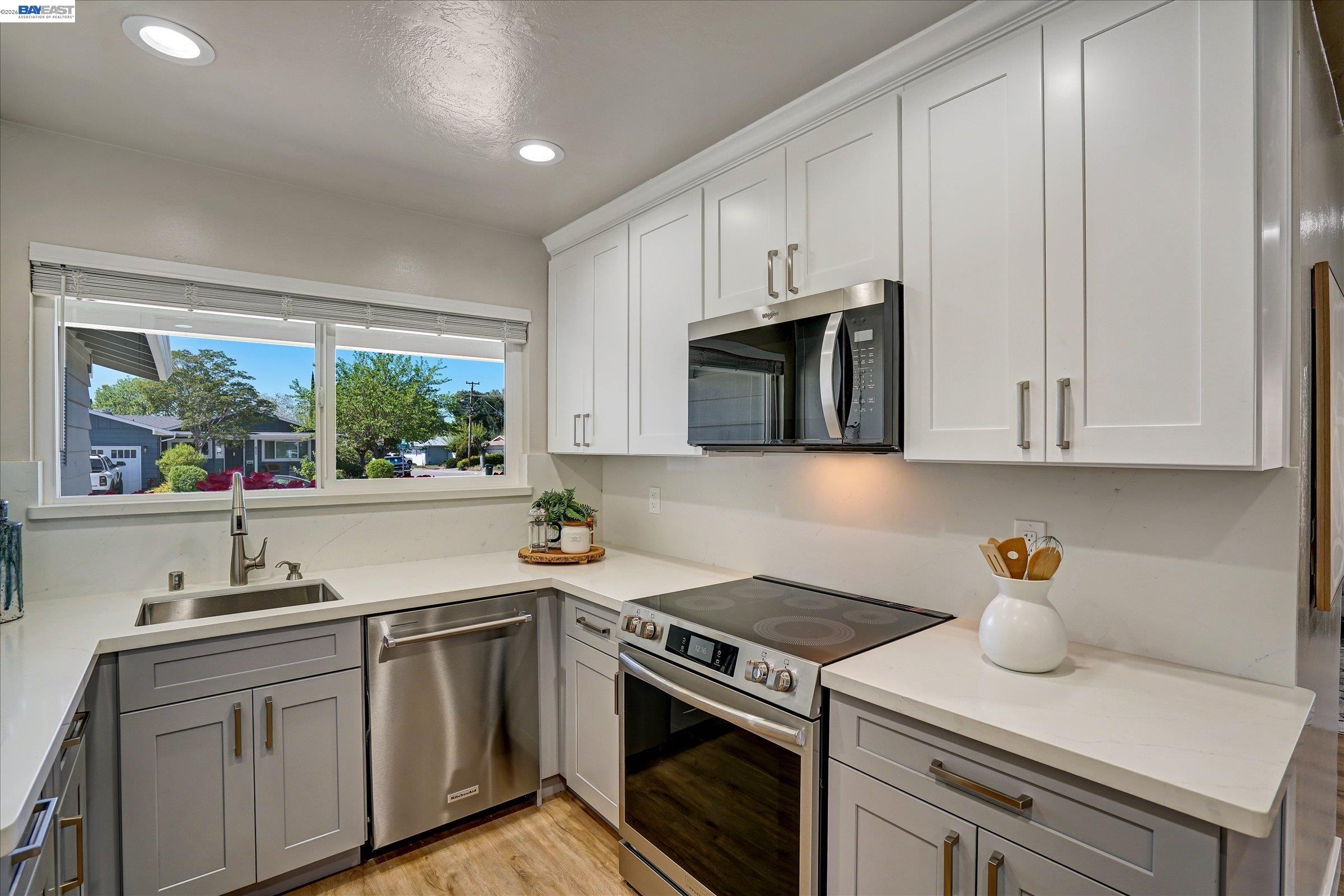 Detail Gallery Image 11 of 39 For 820 Arbor Ct, Livermore,  CA 94550 - 3 Beds | 2 Baths