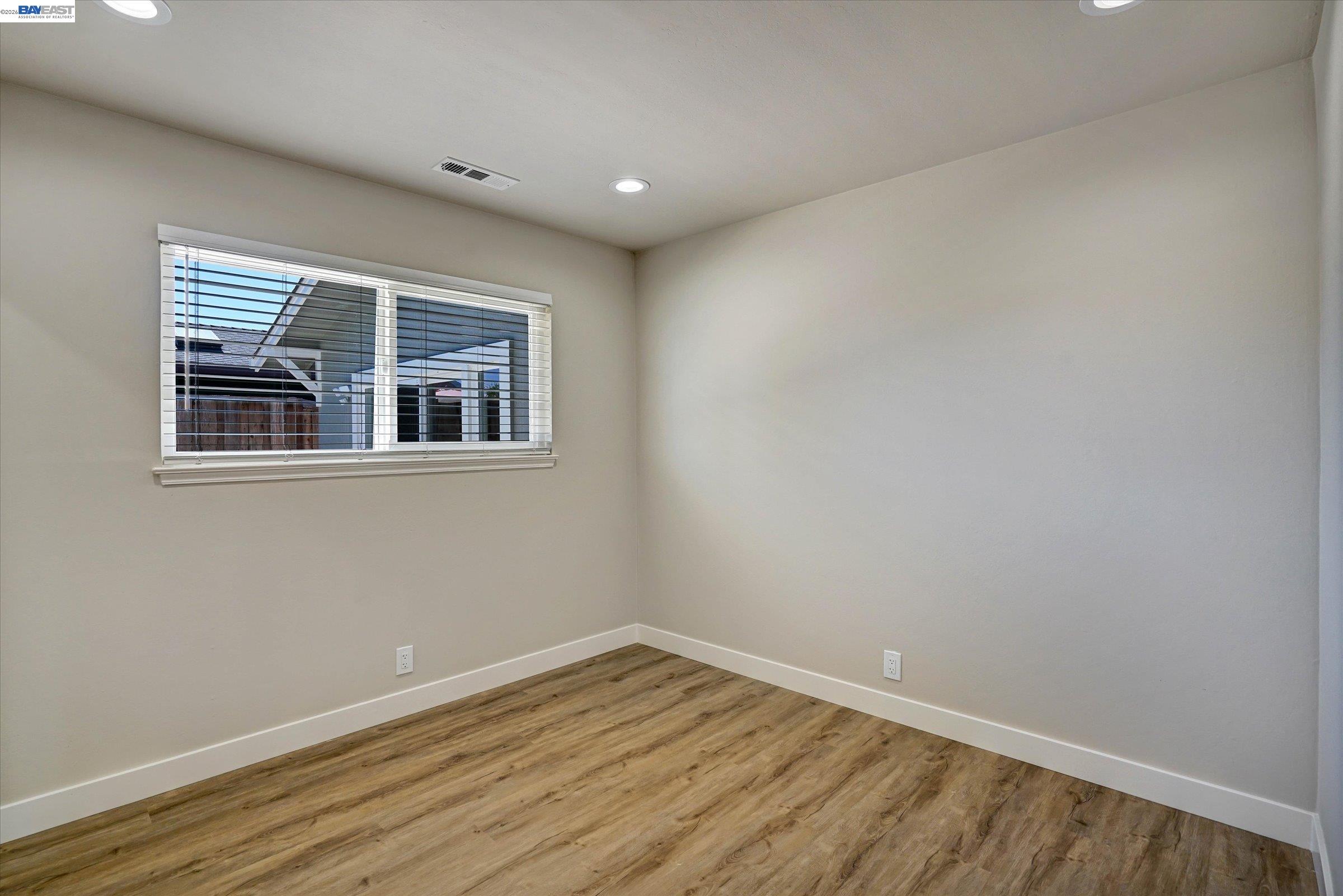 Detail Gallery Image 14 of 39 For 820 Arbor Ct, Livermore,  CA 94550 - 3 Beds | 2 Baths