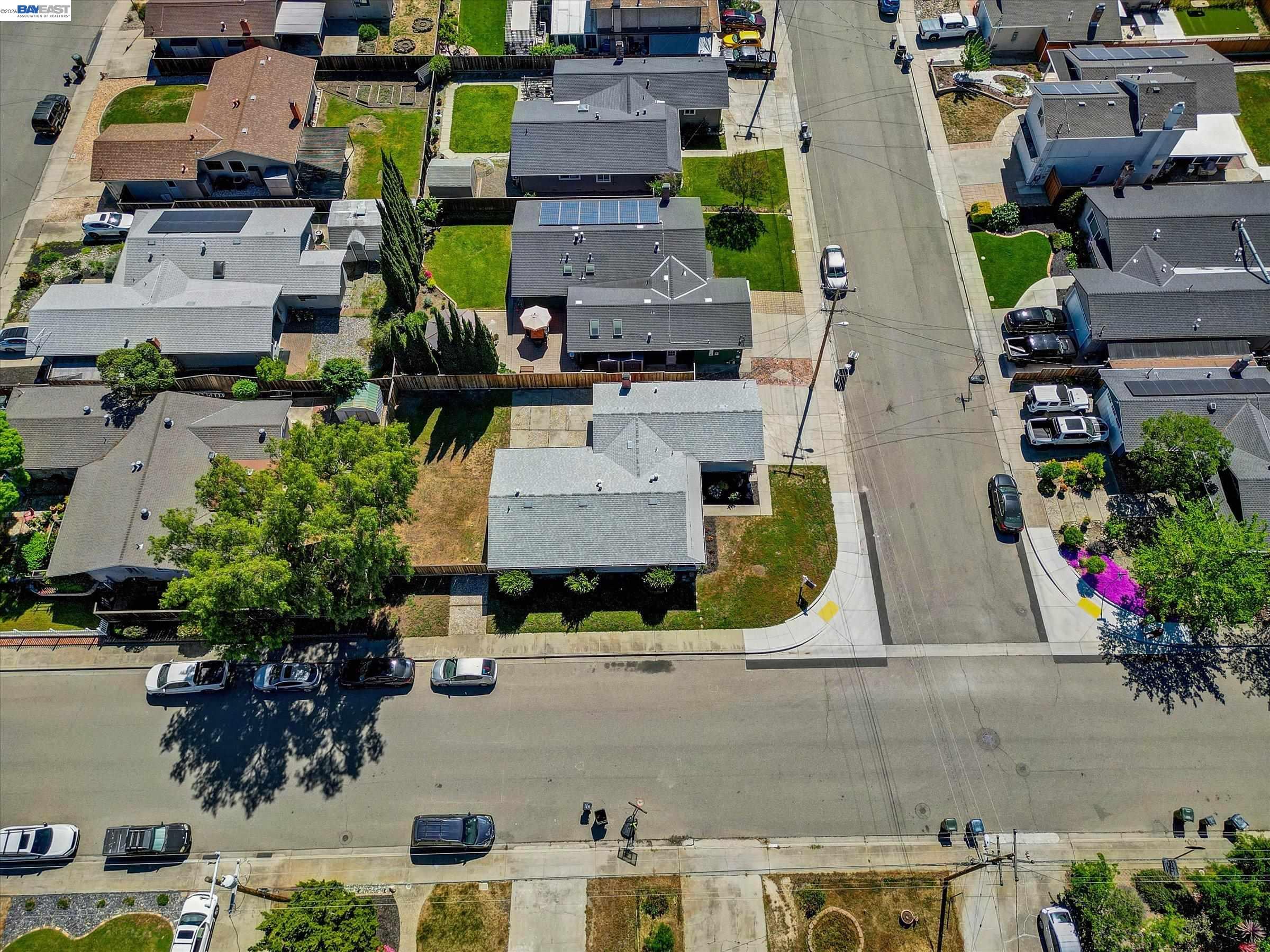 Detail Gallery Image 37 of 39 For 820 Arbor Ct, Livermore,  CA 94550 - 3 Beds | 2 Baths