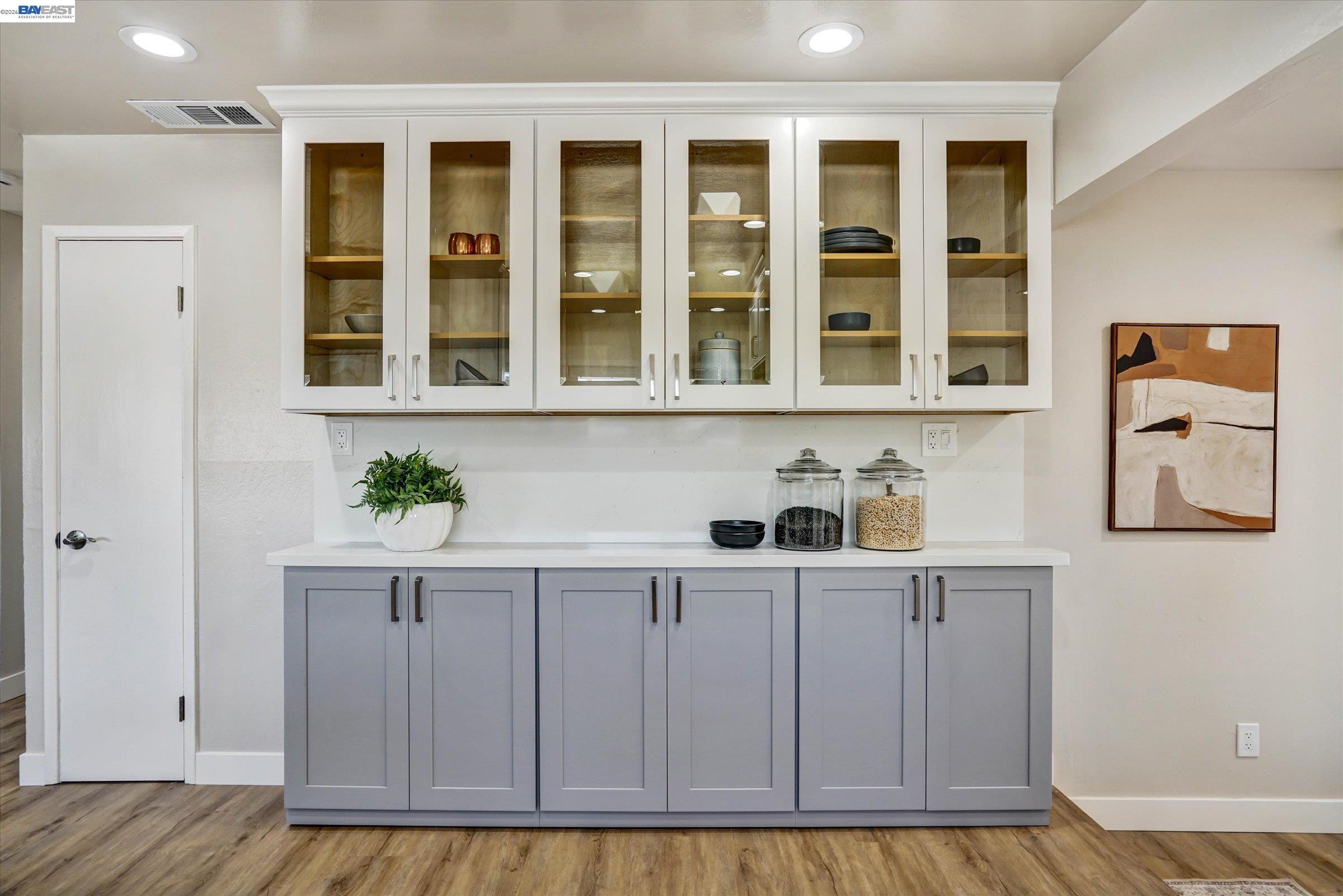 Detail Gallery Image 8 of 39 For 820 Arbor Ct, Livermore,  CA 94550 - 3 Beds | 2 Baths