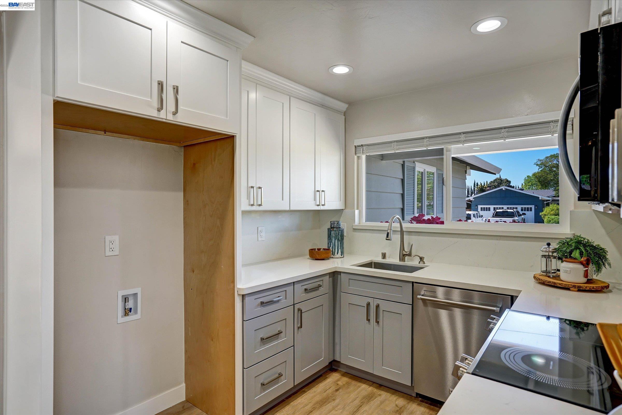 Detail Gallery Image 10 of 39 For 820 Arbor Ct, Livermore,  CA 94550 - 3 Beds | 2 Baths