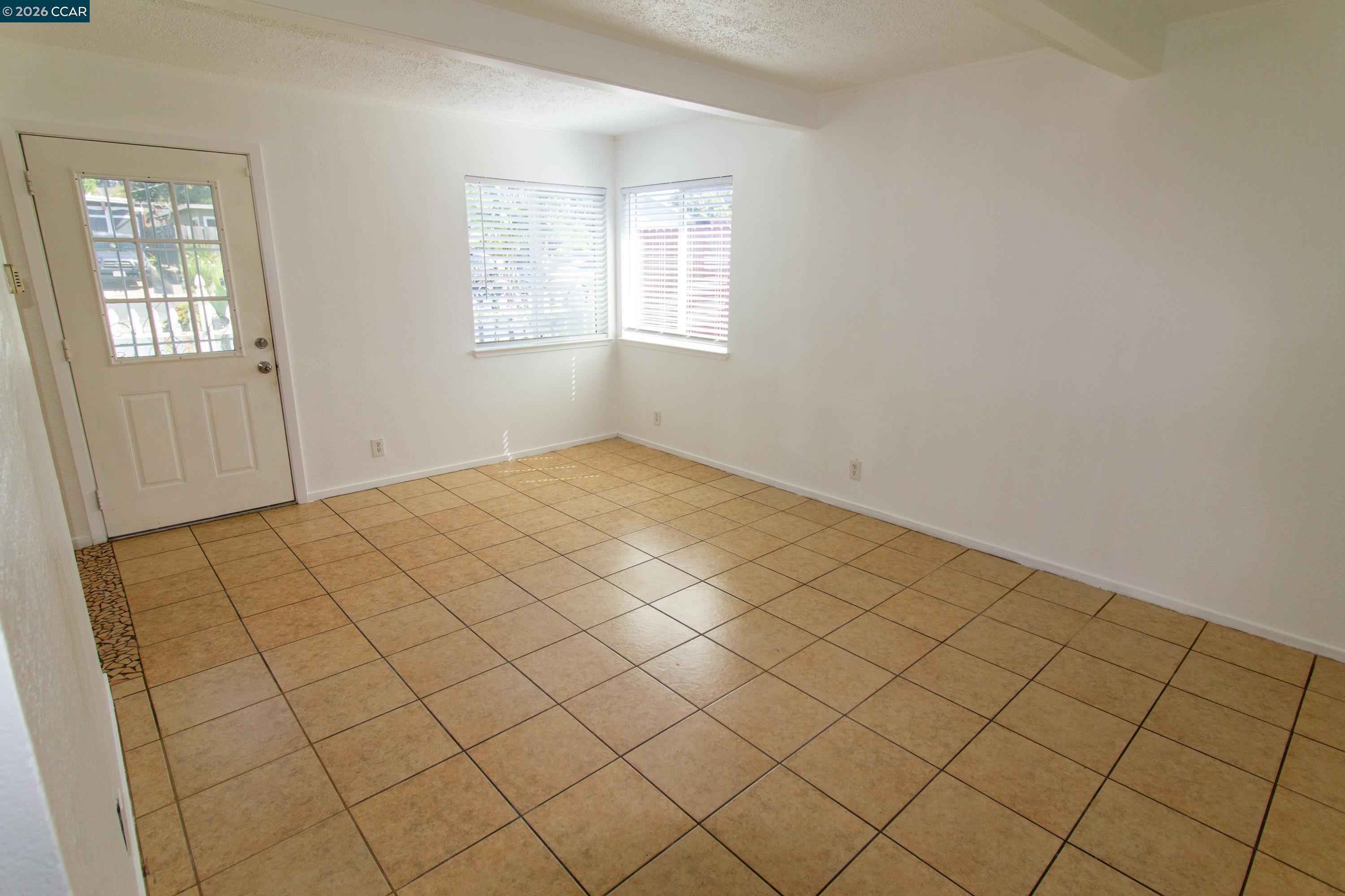 Detail Gallery Image 4 of 28 For 2929 Alta Mira Dr, Richmond,  CA 94806 - 4 Beds | 2 Baths