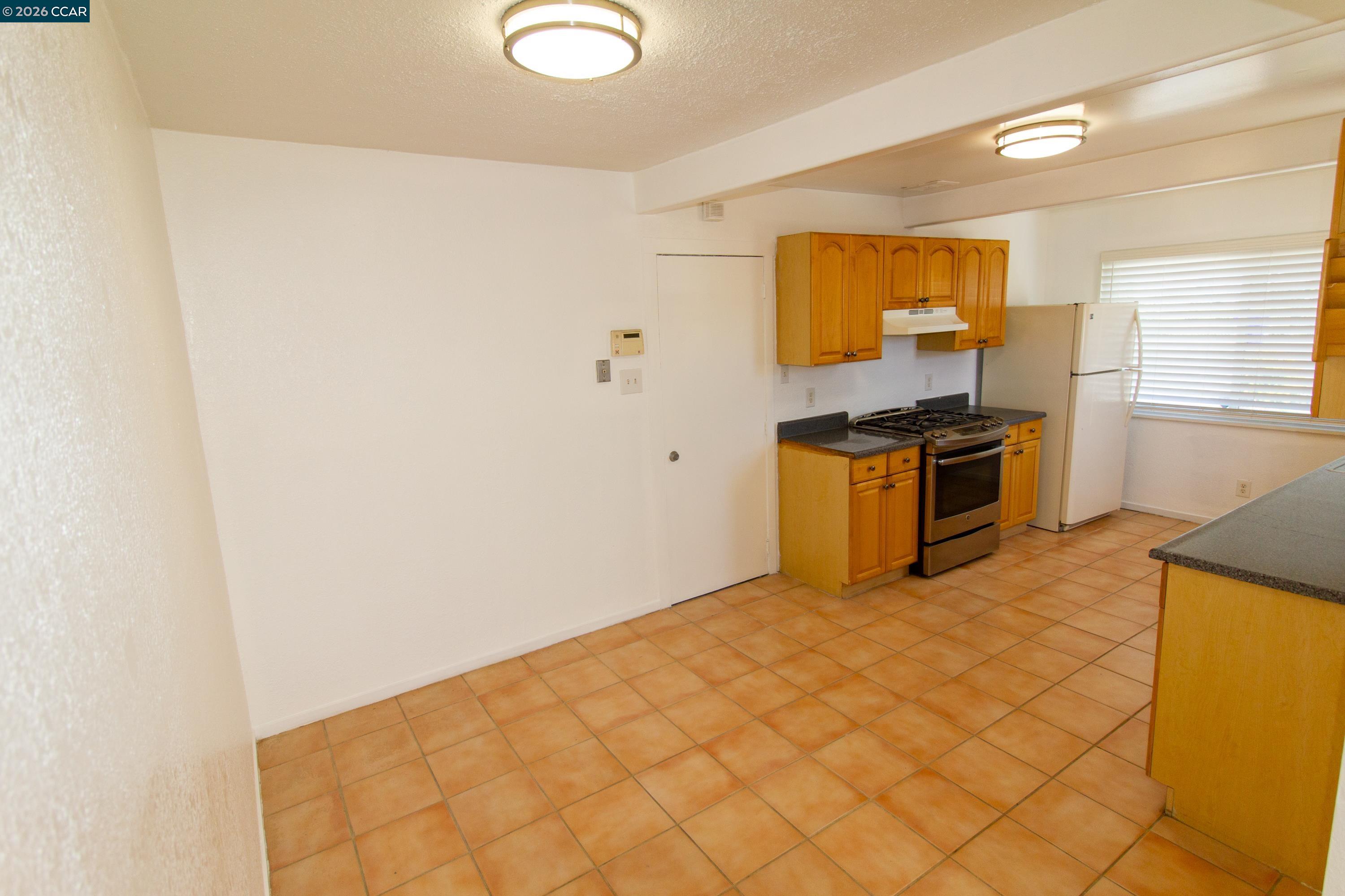 Detail Gallery Image 7 of 28 For 2929 Alta Mira Dr, Richmond,  CA 94806 - 4 Beds | 2 Baths