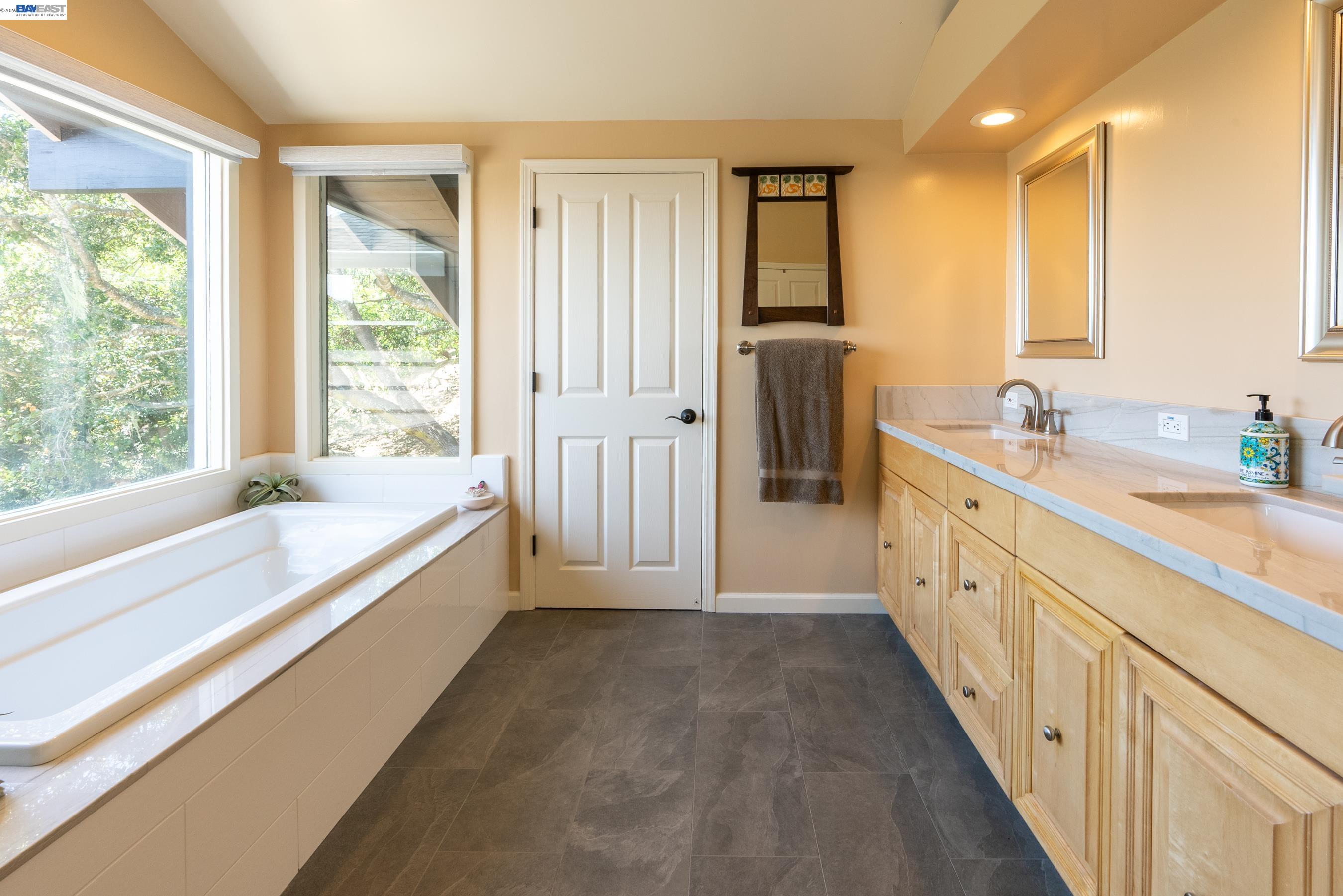 Detail Gallery Image 35 of 60 For 905 Moon Valley Ranch Rd, Watsonville,  CA 95076 - 5 Beds | 4/1 Baths