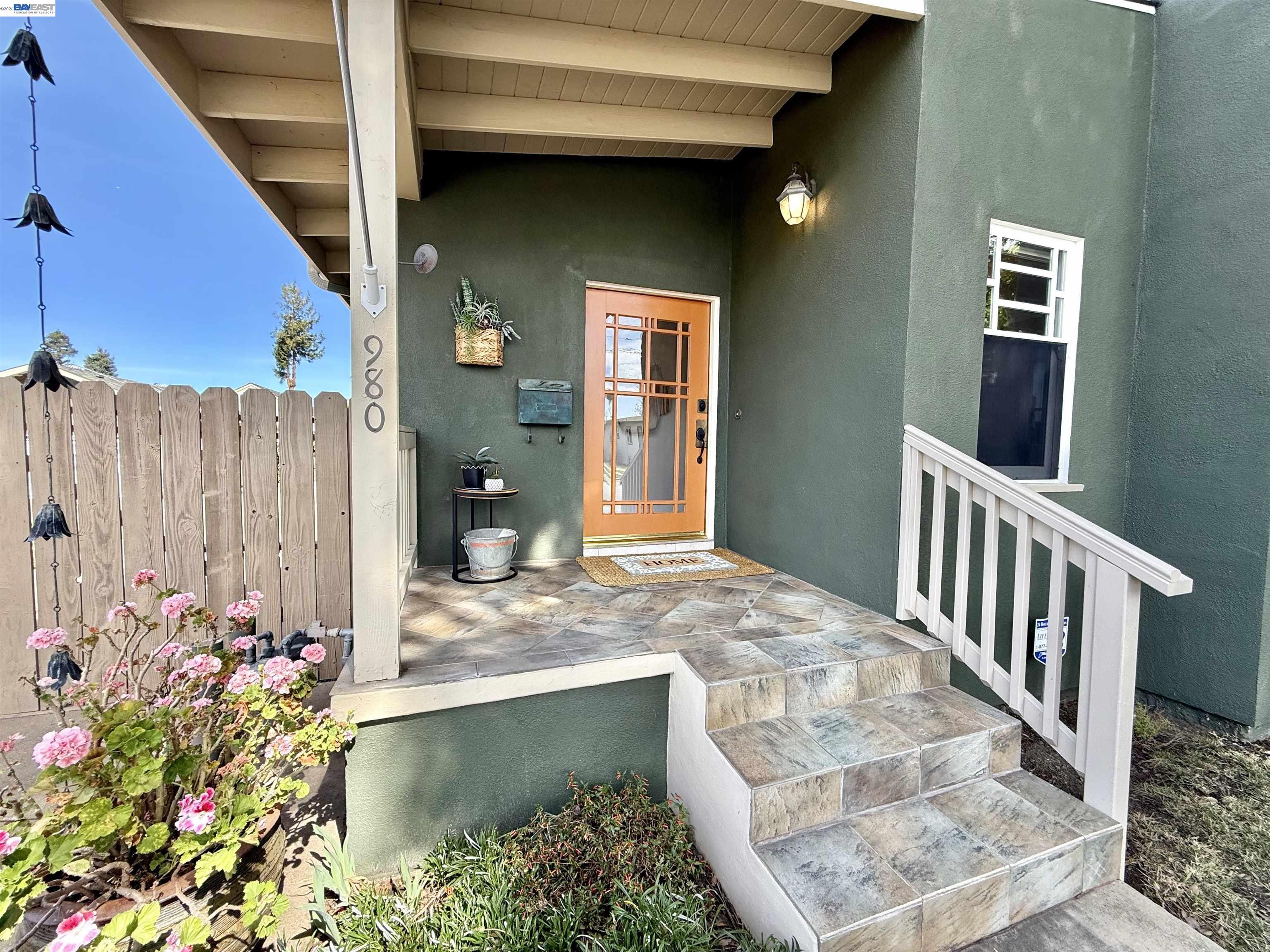 Detail Gallery Image 3 of 60 For 980 Victoria Ave, San Leandro,  CA 94577 - 4 Beds | 3 Baths