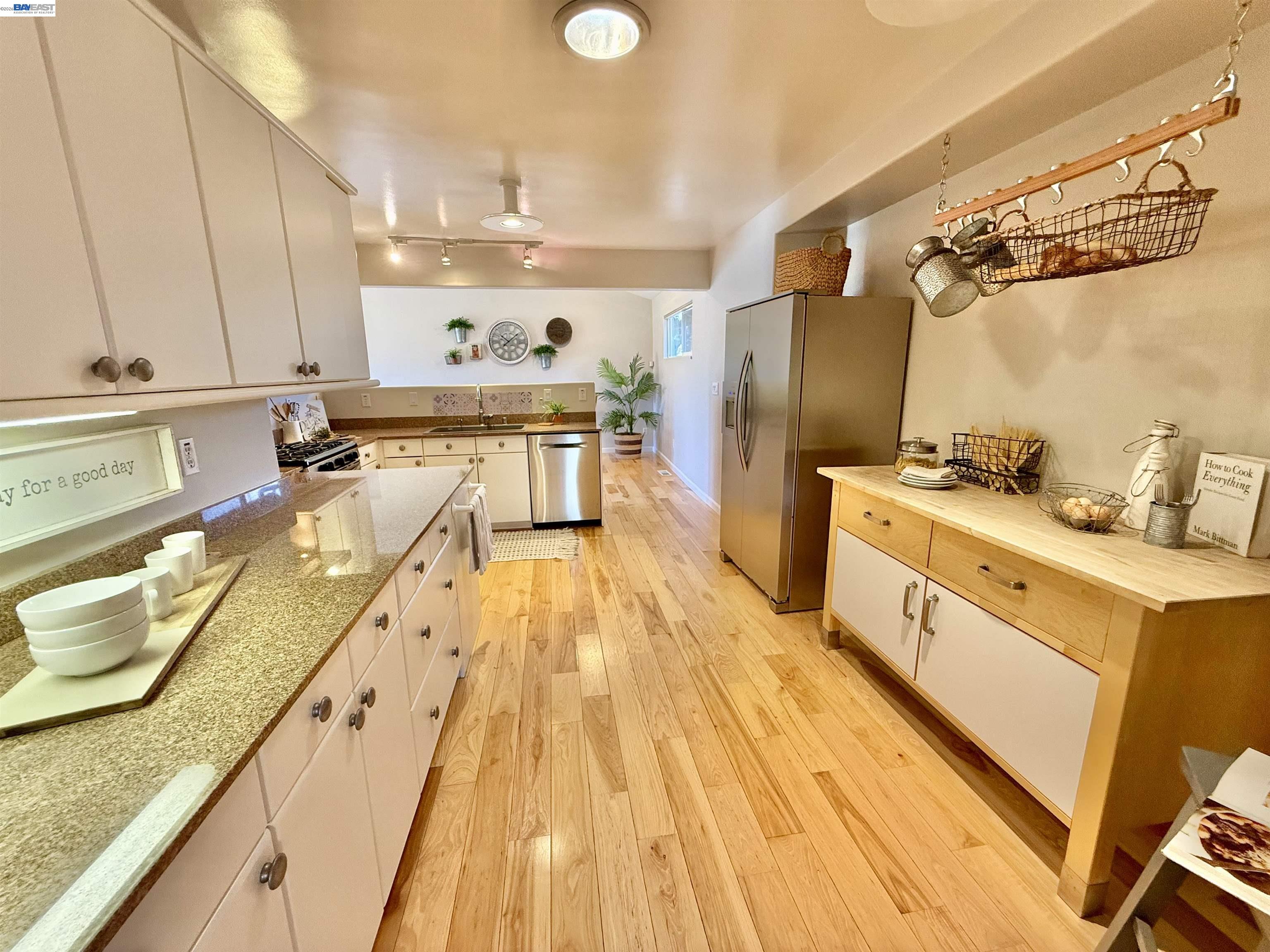 Detail Gallery Image 22 of 60 For 980 Victoria Ave, San Leandro,  CA 94577 - 4 Beds | 3 Baths