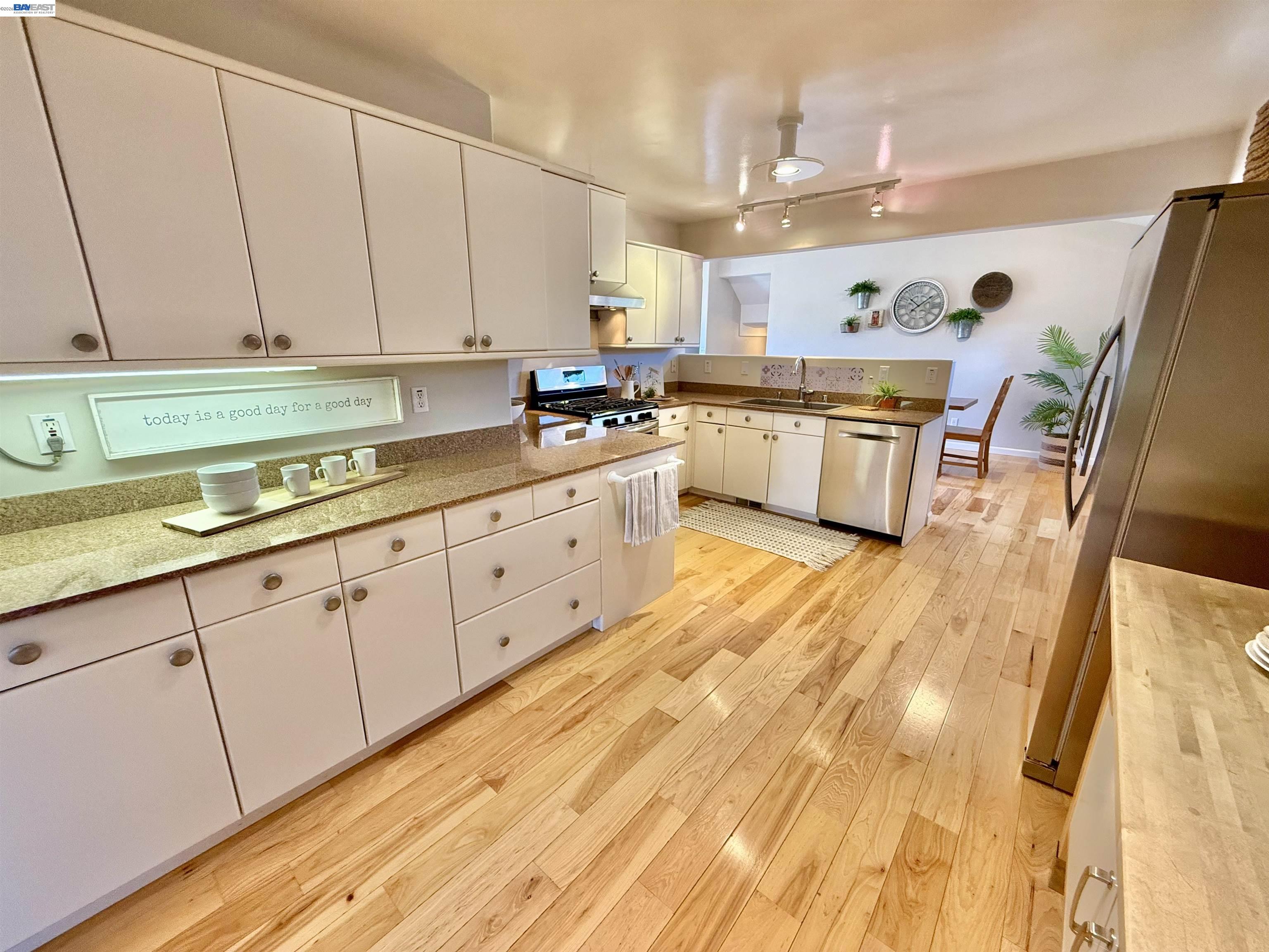 Detail Gallery Image 23 of 60 For 980 Victoria Ave, San Leandro,  CA 94577 - 4 Beds | 3 Baths