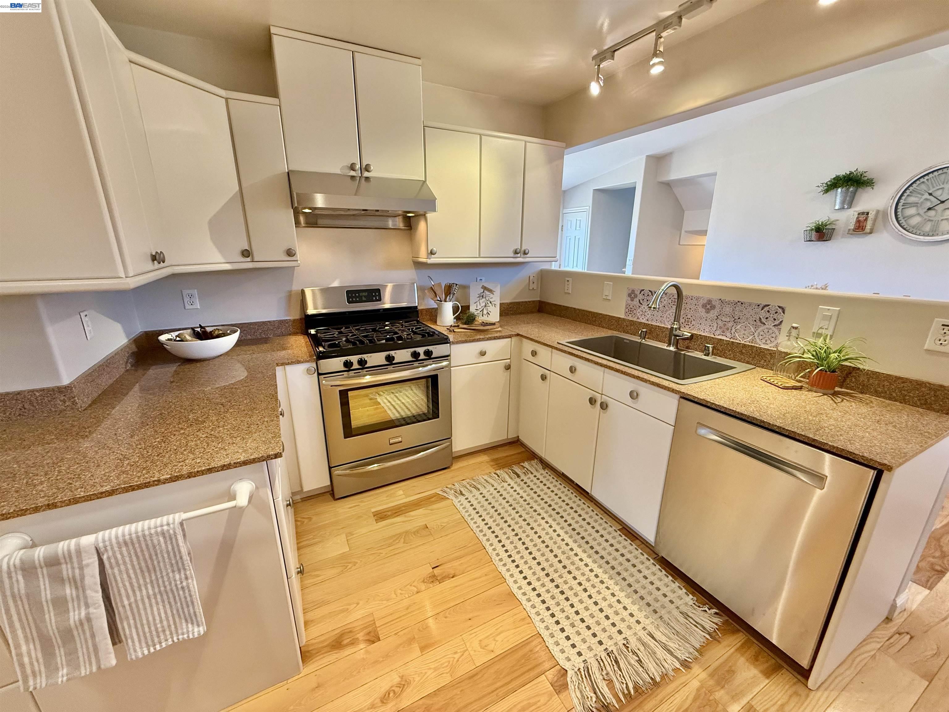 Detail Gallery Image 26 of 60 For 980 Victoria Ave, San Leandro,  CA 94577 - 4 Beds | 3 Baths