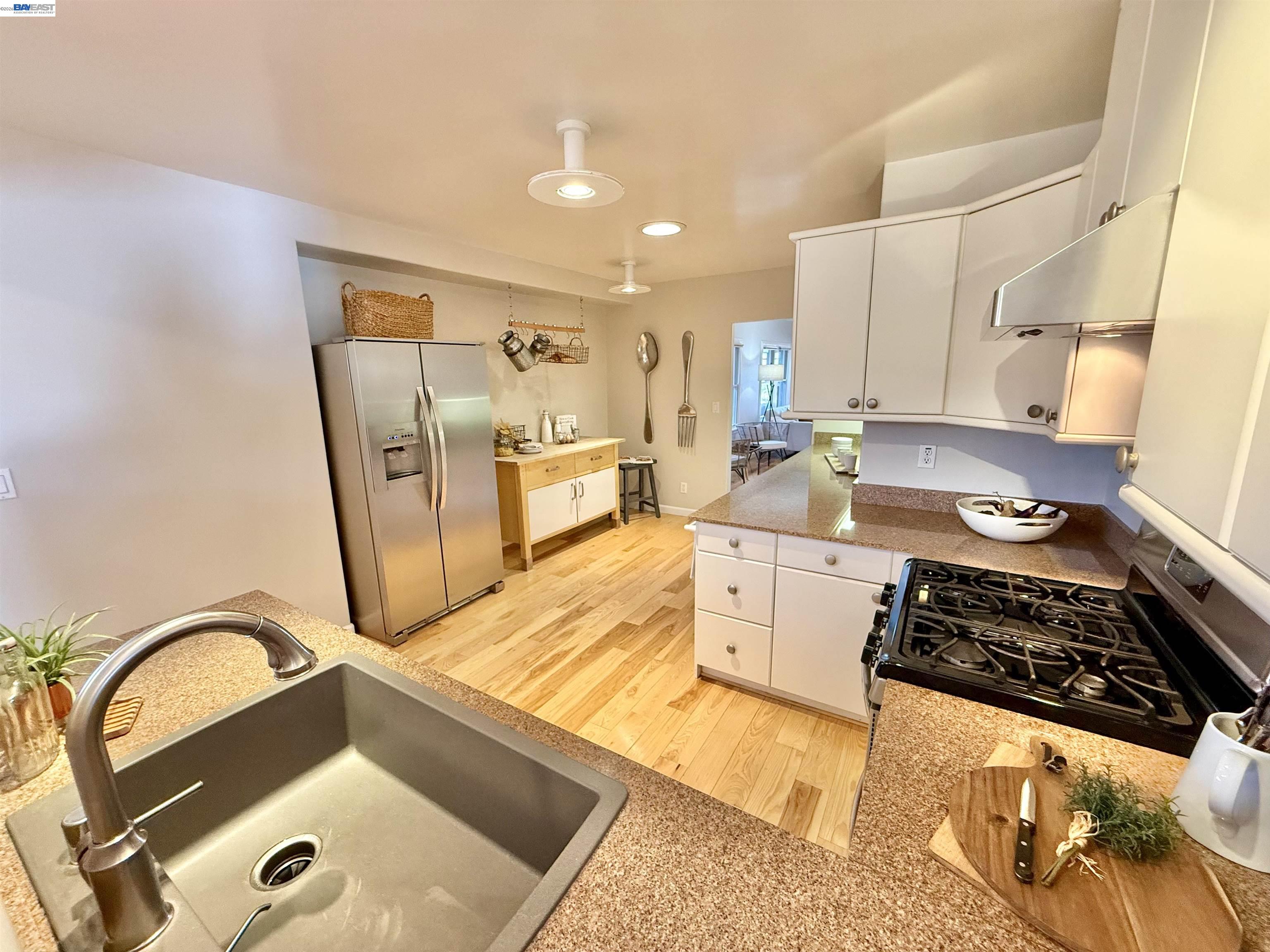 Detail Gallery Image 27 of 60 For 980 Victoria Ave, San Leandro,  CA 94577 - 4 Beds | 3 Baths