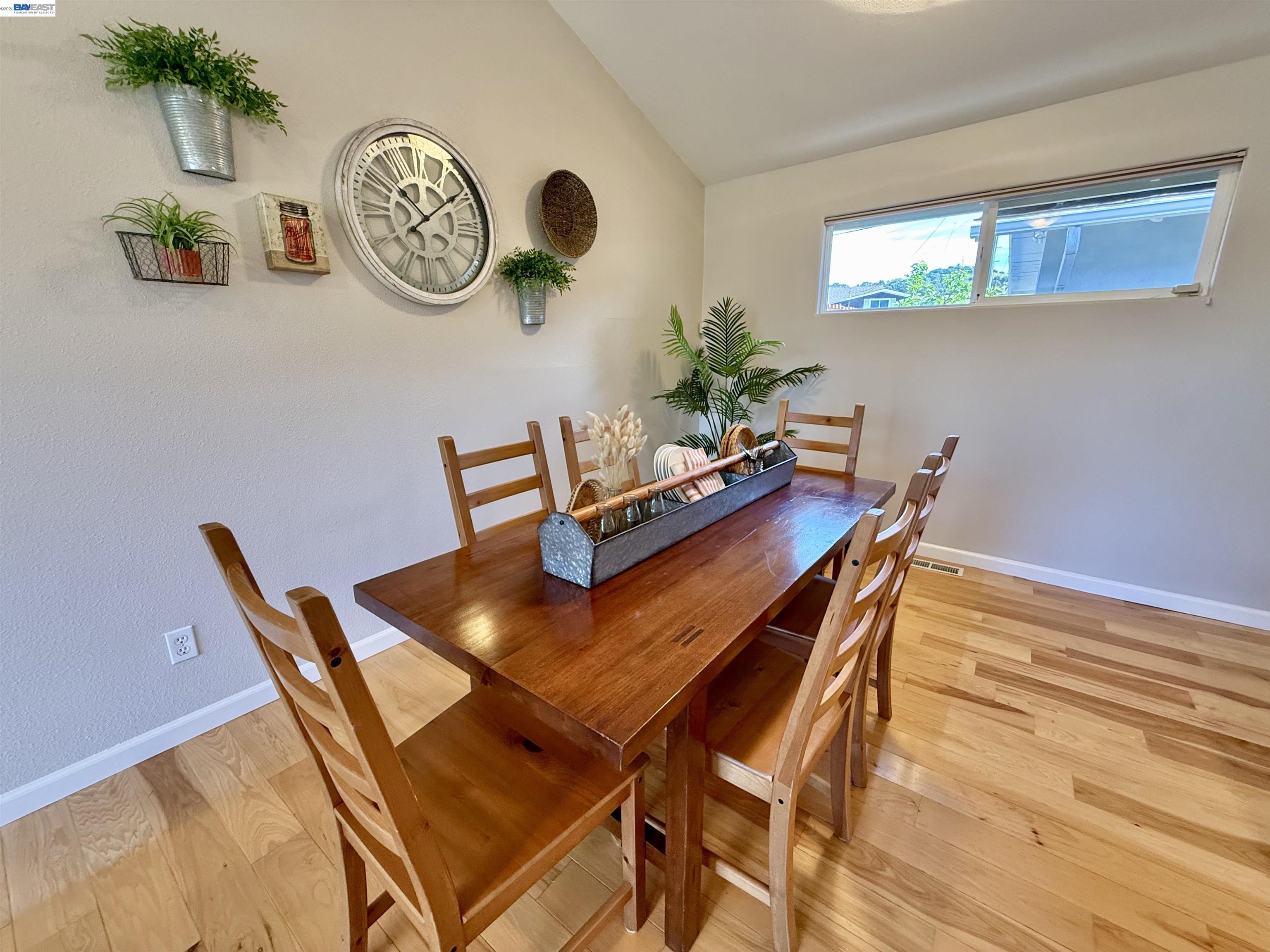 Detail Gallery Image 30 of 60 For 980 Victoria Ave, San Leandro,  CA 94577 - 4 Beds | 3 Baths