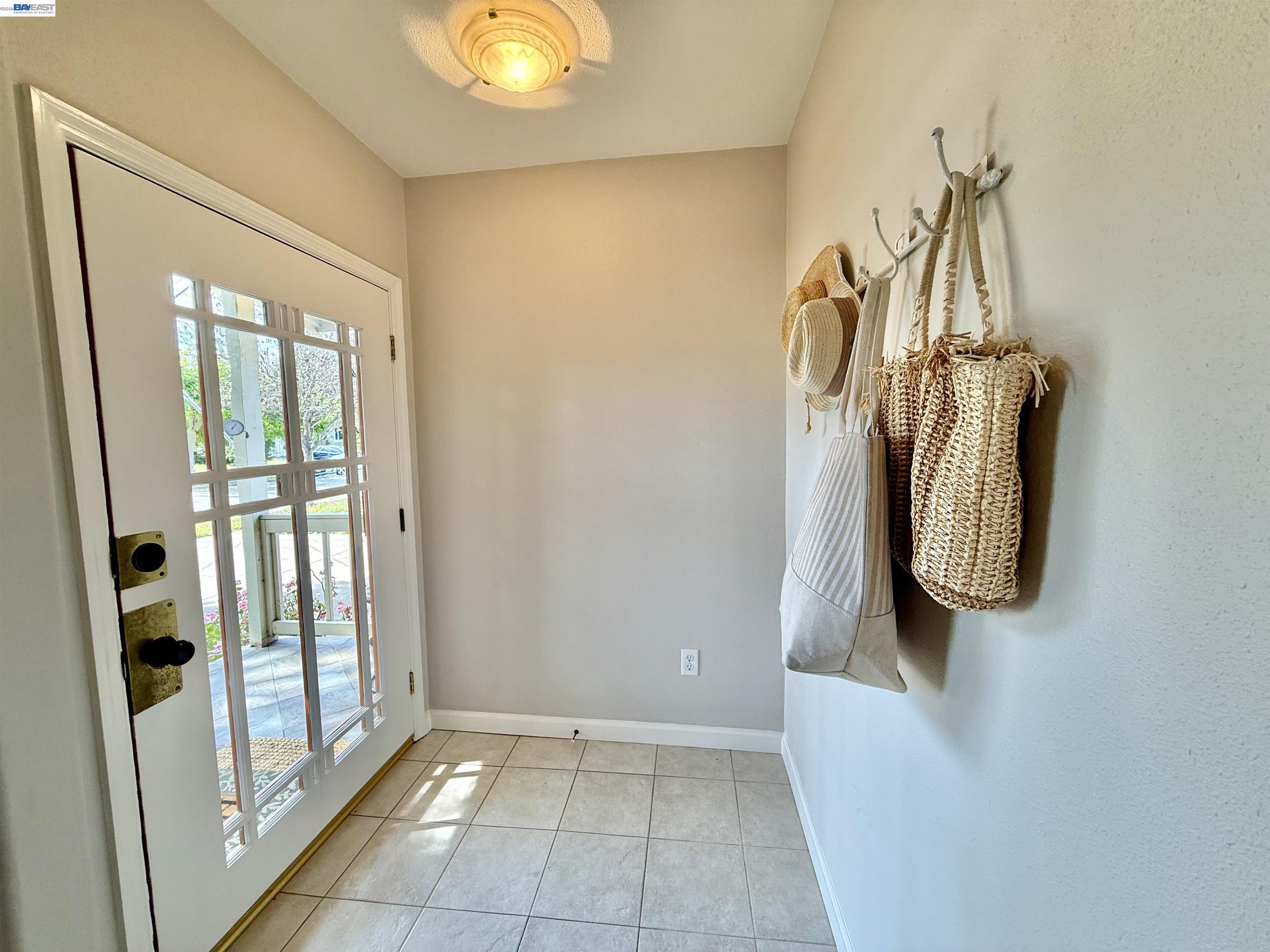 Detail Gallery Image 4 of 60 For 980 Victoria Ave, San Leandro,  CA 94577 - 4 Beds | 3 Baths