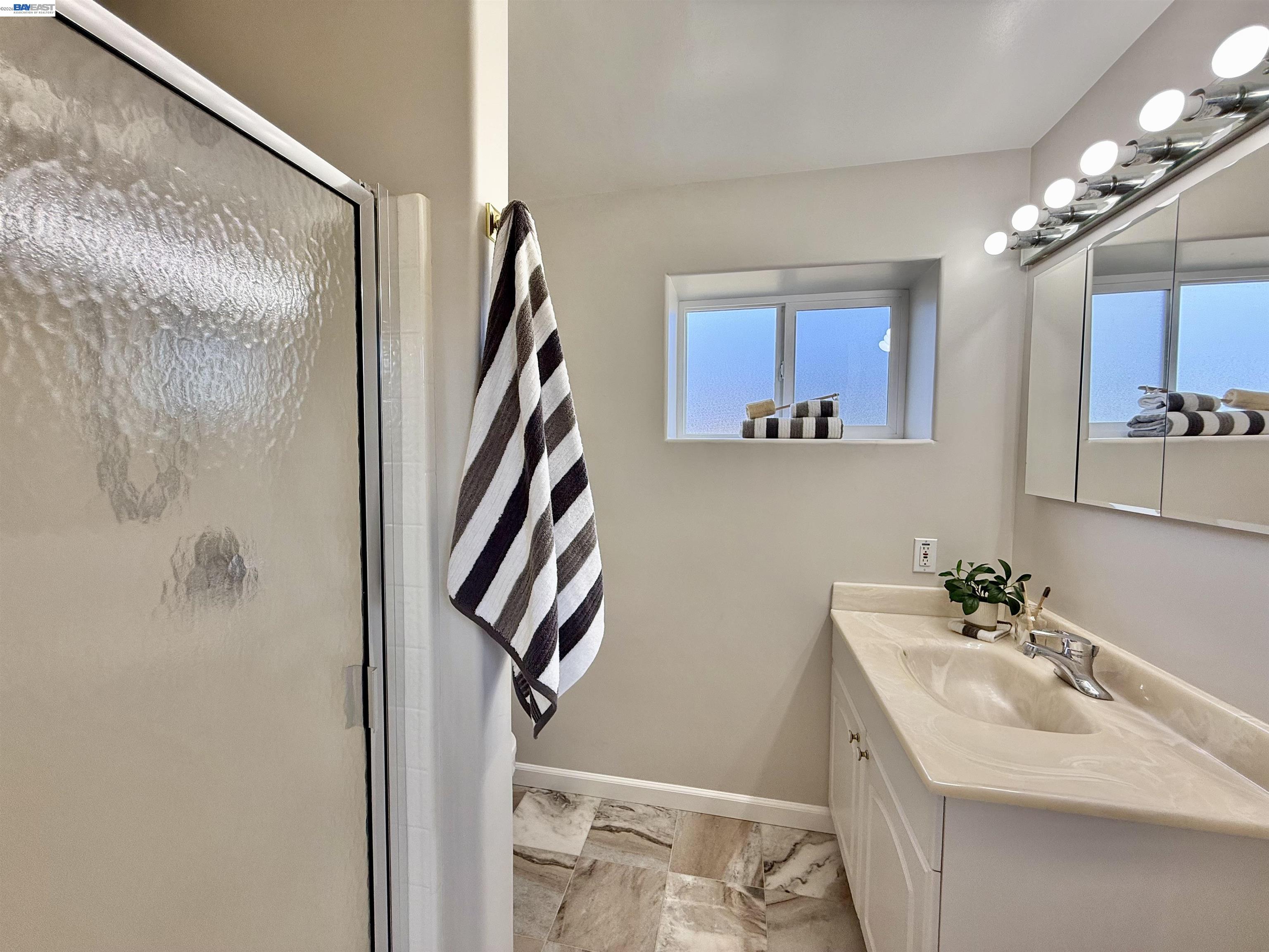 Detail Gallery Image 38 of 60 For 980 Victoria Ave, San Leandro,  CA 94577 - 4 Beds | 3 Baths