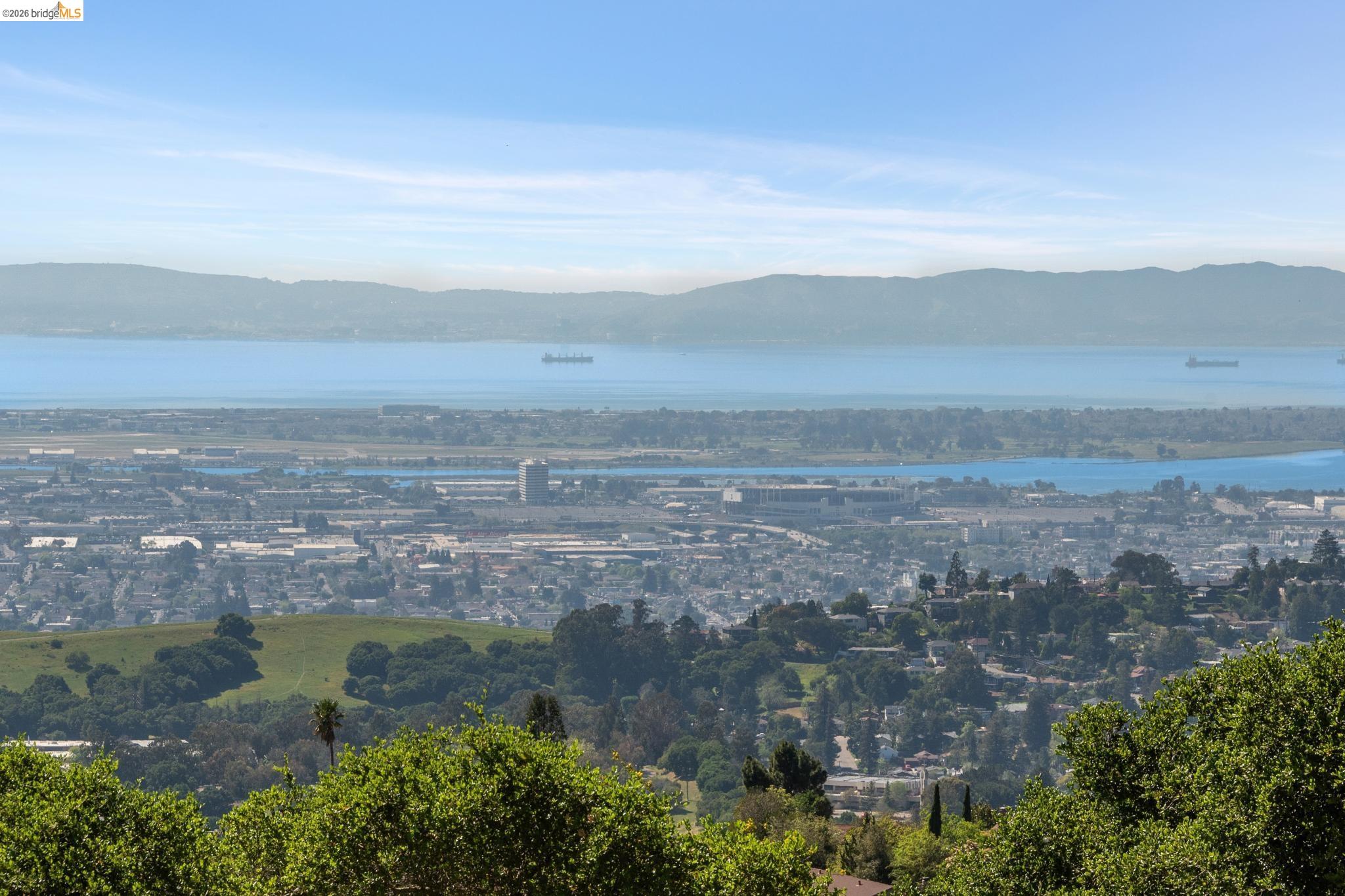 Detail Gallery Image 11 of 60 For 14300 Skyline Blvd, Oakland,  CA 94619 - 3 Beds | 2/1 Baths