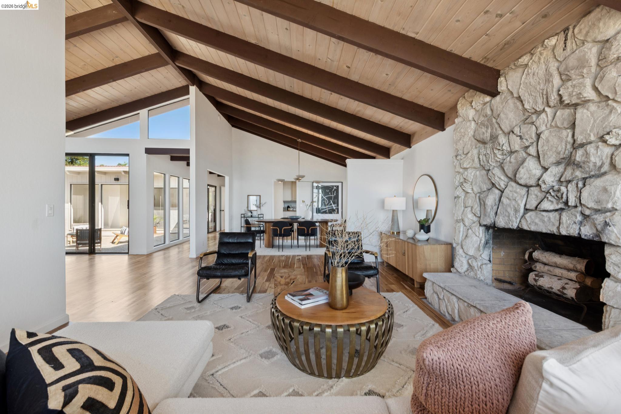 Detail Gallery Image 13 of 60 For 14300 Skyline Blvd, Oakland,  CA 94619 - 3 Beds | 2/1 Baths