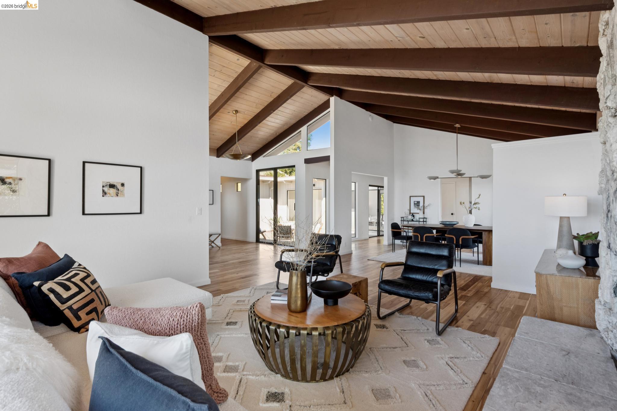 Detail Gallery Image 14 of 60 For 14300 Skyline Blvd, Oakland,  CA 94619 - 3 Beds | 2/1 Baths