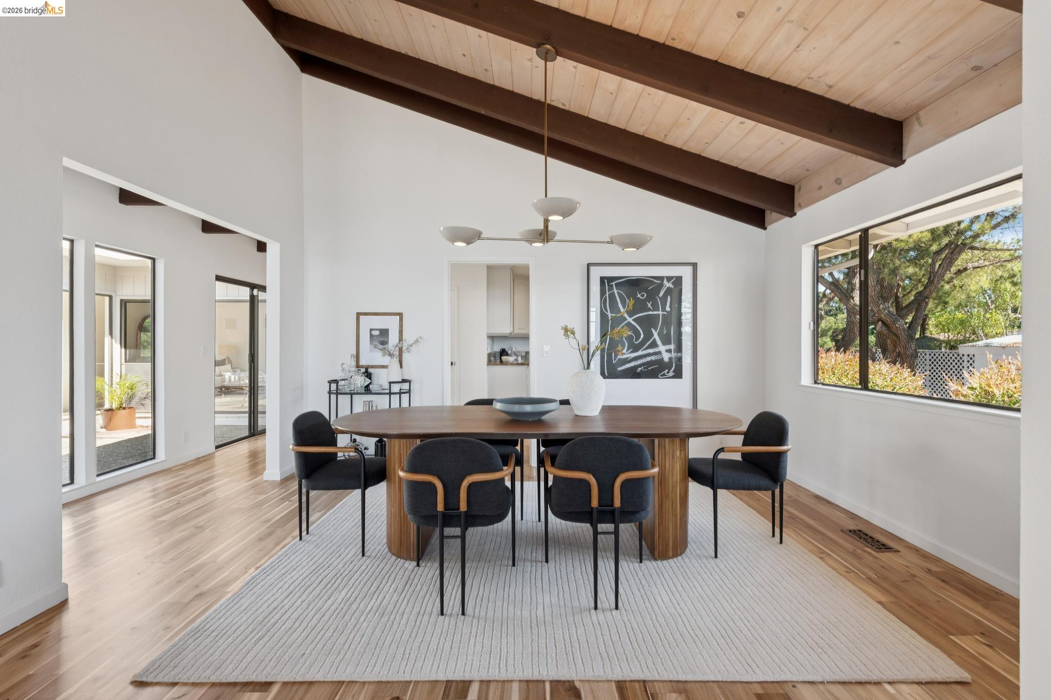 Detail Gallery Image 16 of 60 For 14300 Skyline Blvd, Oakland,  CA 94619 - 3 Beds | 2/1 Baths