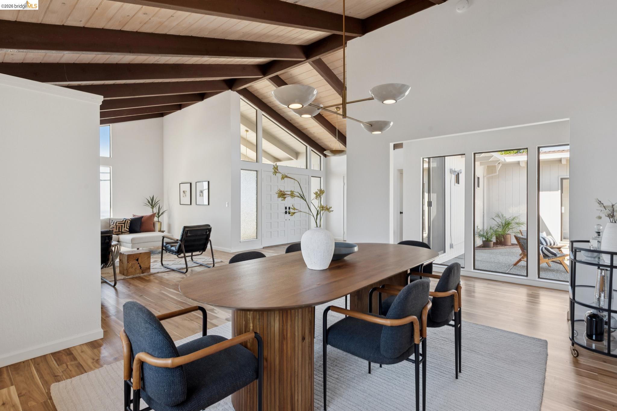 Detail Gallery Image 18 of 60 For 14300 Skyline Blvd, Oakland,  CA 94619 - 3 Beds | 2/1 Baths