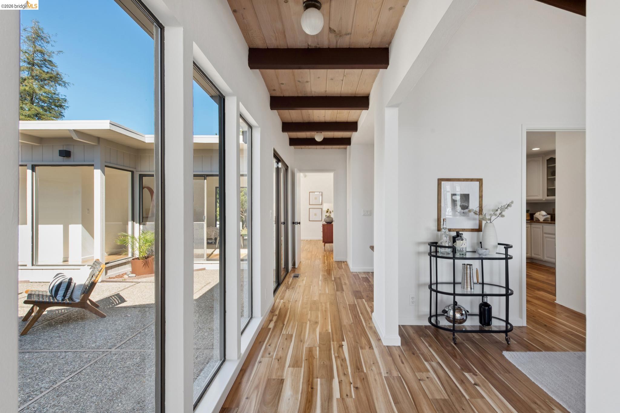 Detail Gallery Image 20 of 60 For 14300 Skyline Blvd, Oakland,  CA 94619 - 3 Beds | 2/1 Baths