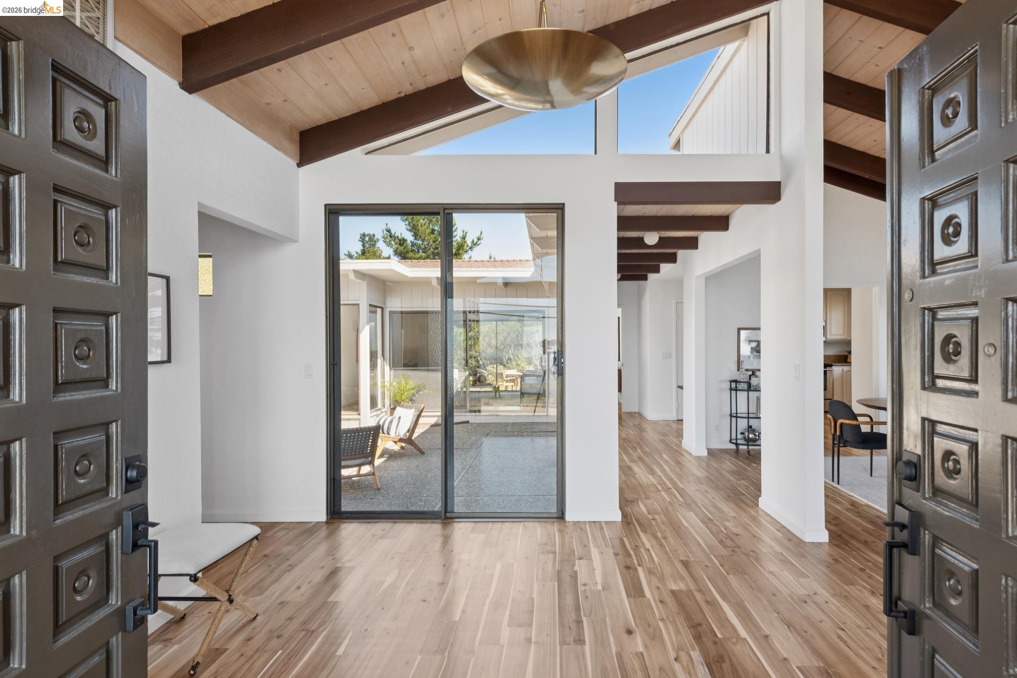 Detail Gallery Image 3 of 60 For 14300 Skyline Blvd, Oakland,  CA 94619 - 3 Beds | 2/1 Baths