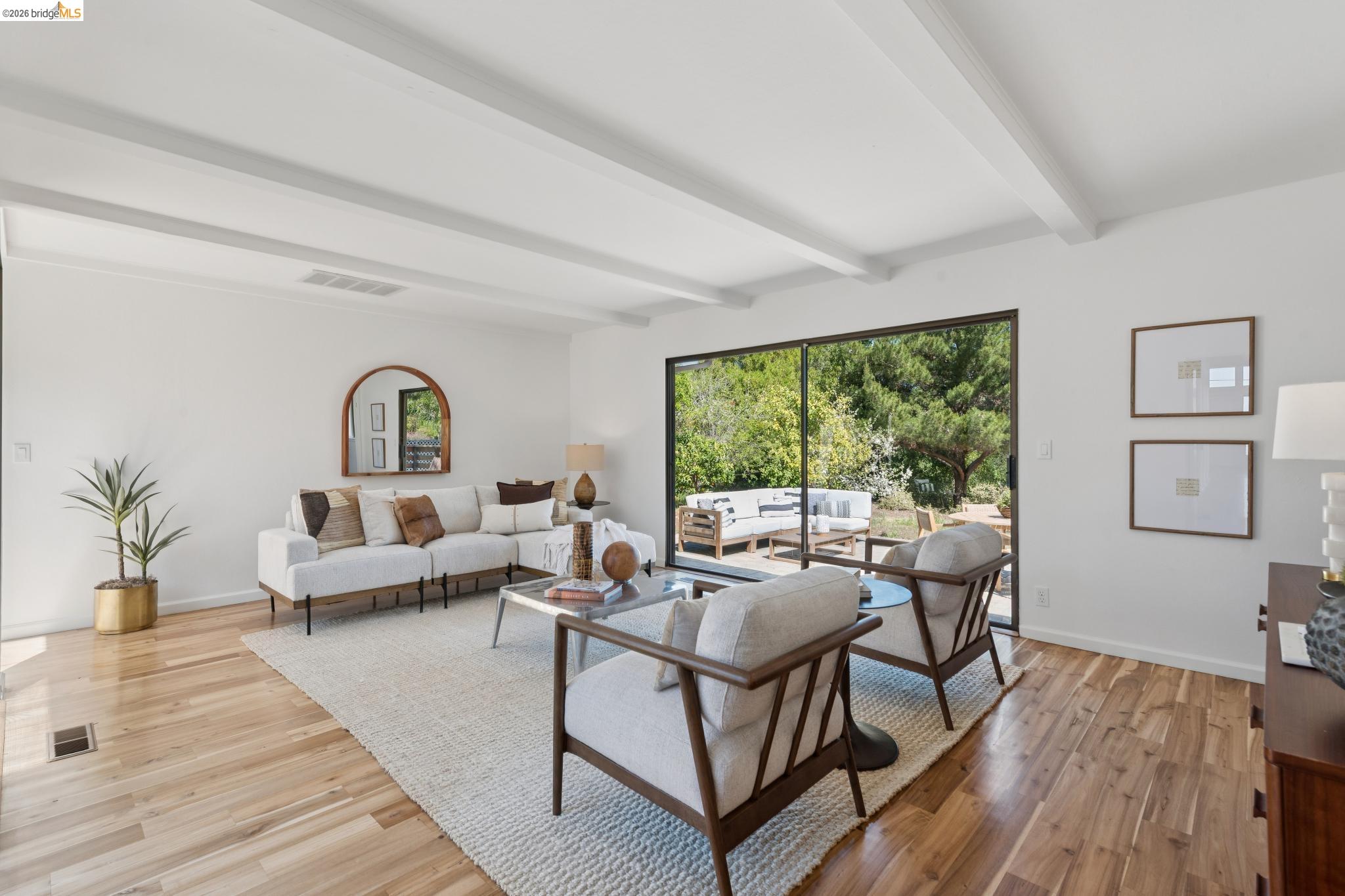 Detail Gallery Image 29 of 60 For 14300 Skyline Blvd, Oakland,  CA 94619 - 3 Beds | 2/1 Baths