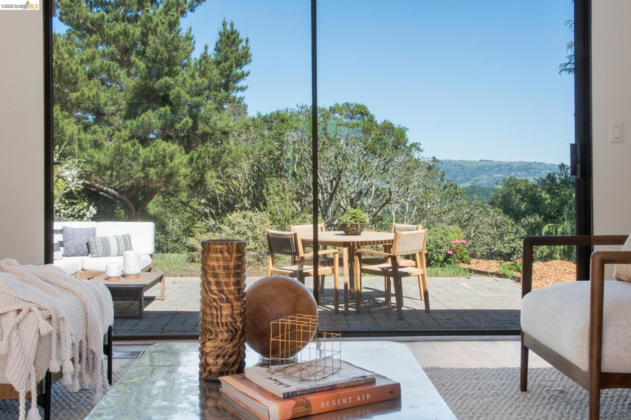 Detail Gallery Image 31 of 60 For 14300 Skyline Blvd, Oakland,  CA 94619 - 3 Beds | 2/1 Baths