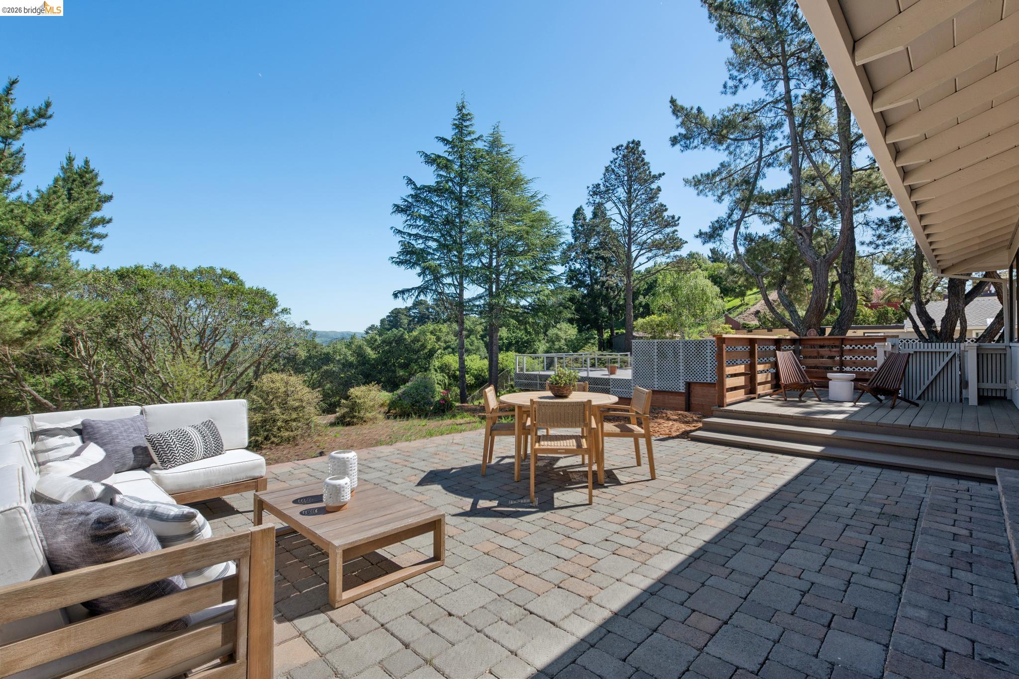 Detail Gallery Image 34 of 60 For 14300 Skyline Blvd, Oakland,  CA 94619 - 3 Beds | 2/1 Baths