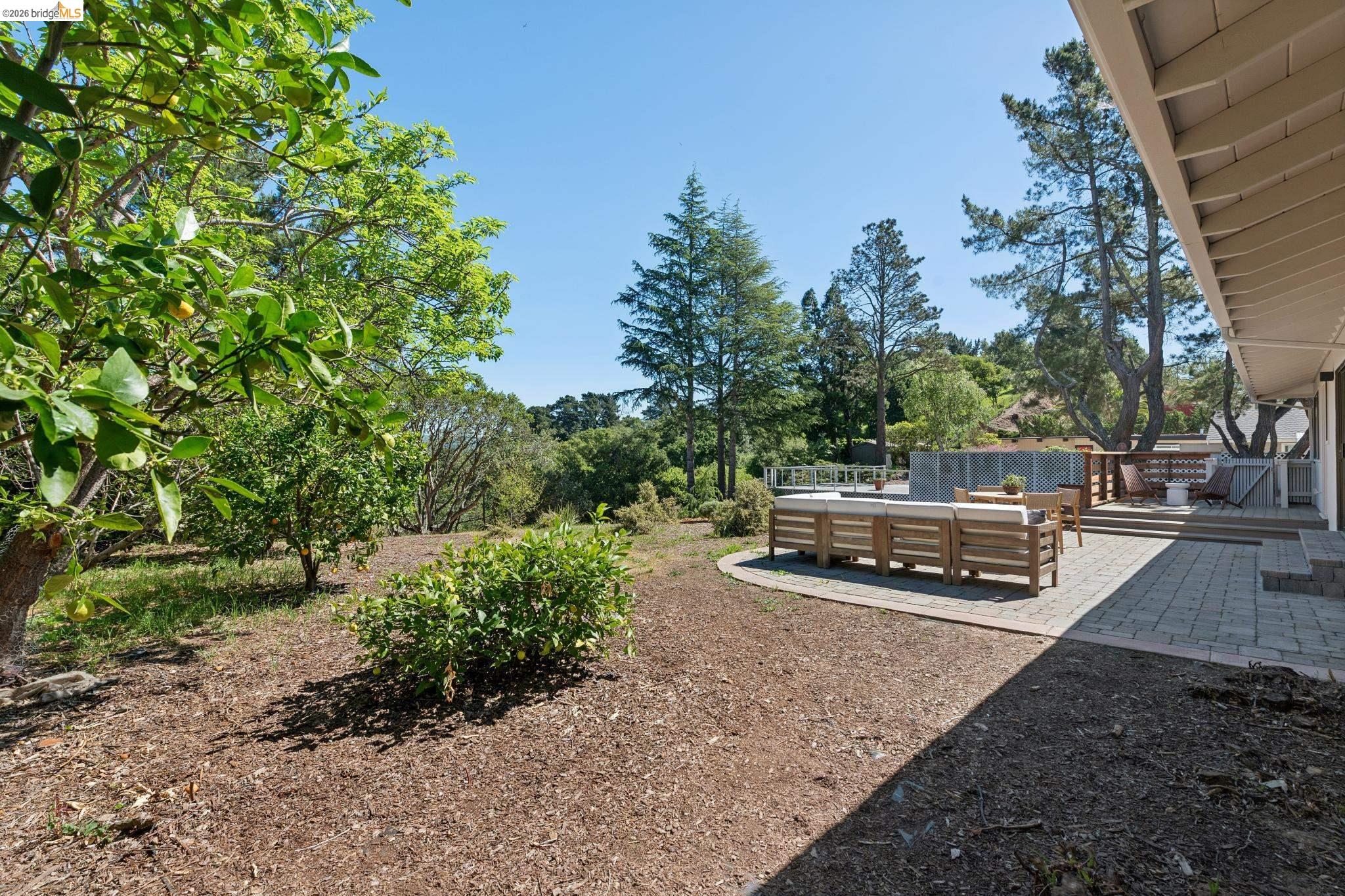 Detail Gallery Image 35 of 60 For 14300 Skyline Blvd, Oakland,  CA 94619 - 3 Beds | 2/1 Baths