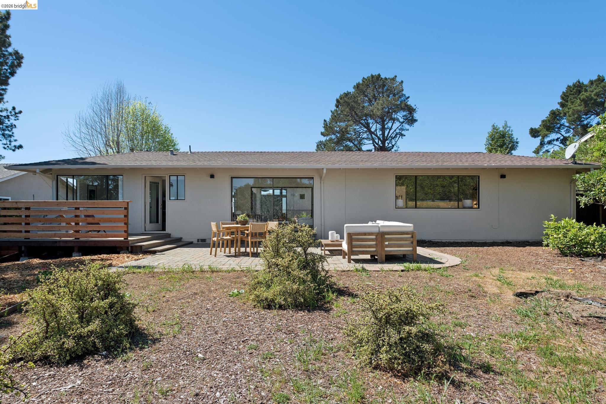 Detail Gallery Image 36 of 60 For 14300 Skyline Blvd, Oakland,  CA 94619 - 3 Beds | 2/1 Baths