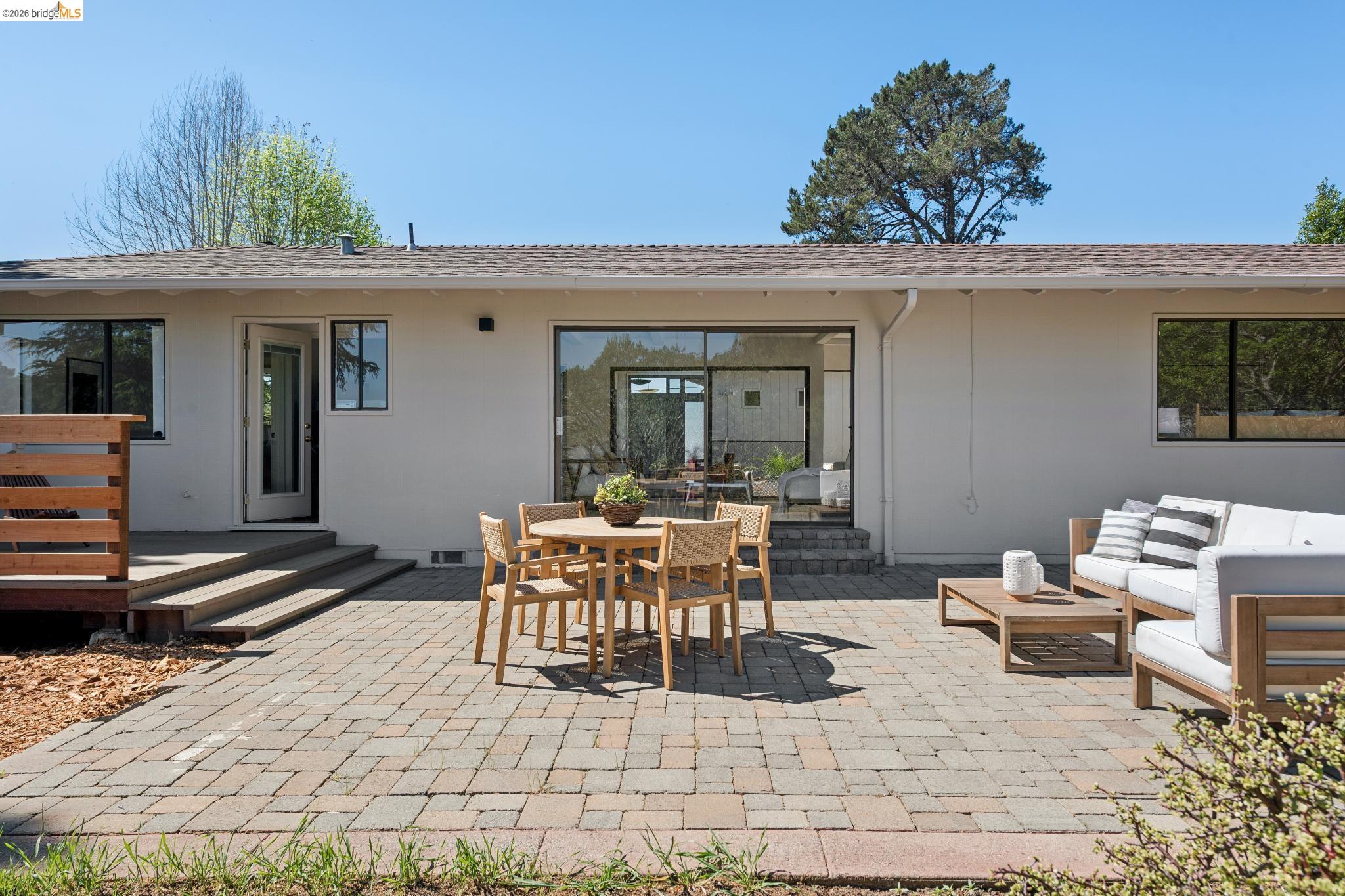 Detail Gallery Image 37 of 60 For 14300 Skyline Blvd, Oakland,  CA 94619 - 3 Beds | 2/1 Baths