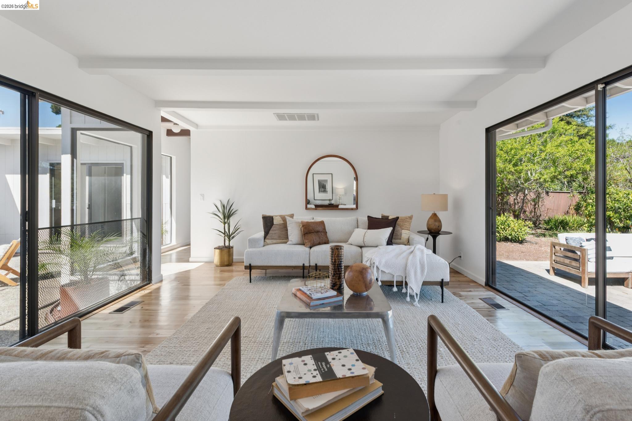 Detail Gallery Image 39 of 60 For 14300 Skyline Blvd, Oakland,  CA 94619 - 3 Beds | 2/1 Baths