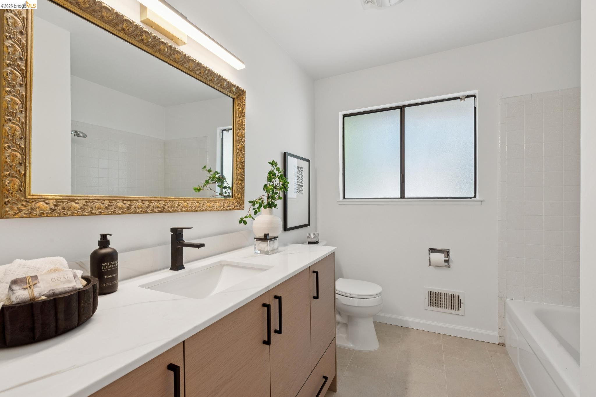 Detail Gallery Image 53 of 60 For 14300 Skyline Blvd, Oakland,  CA 94619 - 3 Beds | 2/1 Baths