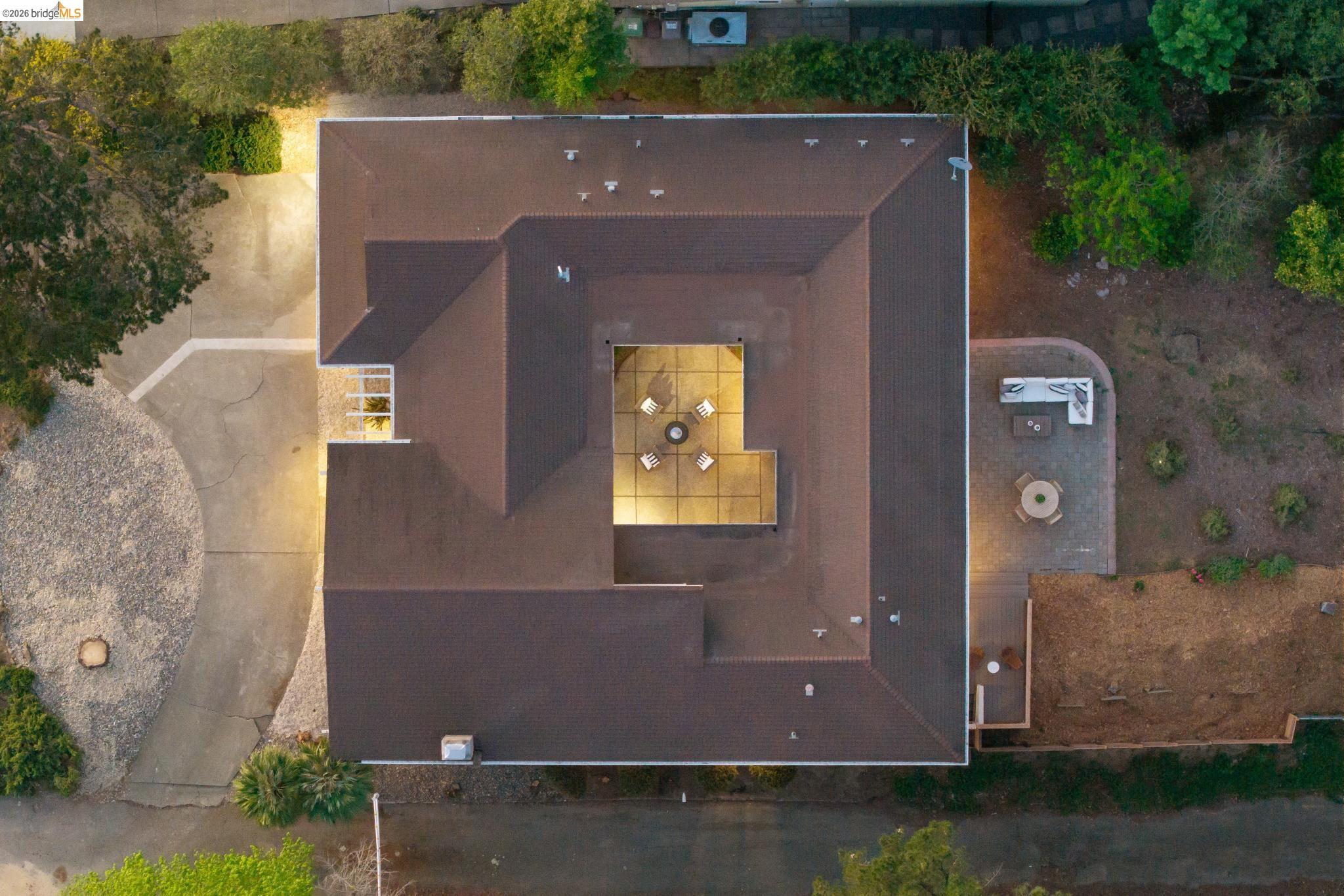 Detail Gallery Image 60 of 60 For 14300 Skyline Blvd, Oakland,  CA 94619 - 3 Beds | 2/1 Baths