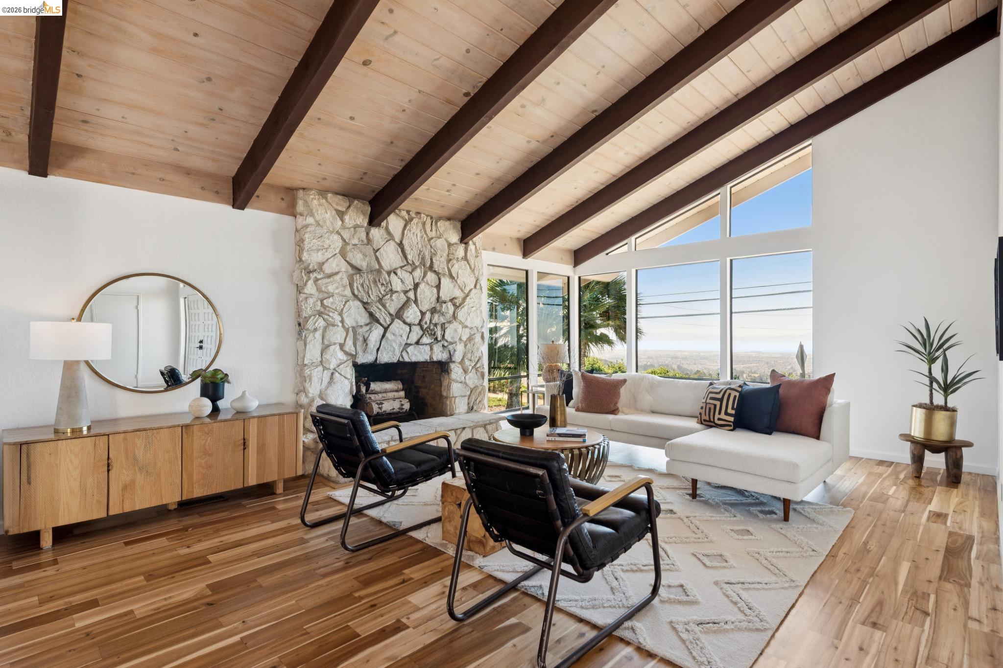 Detail Gallery Image 8 of 60 For 14300 Skyline Blvd, Oakland,  CA 94619 - 3 Beds | 2/1 Baths