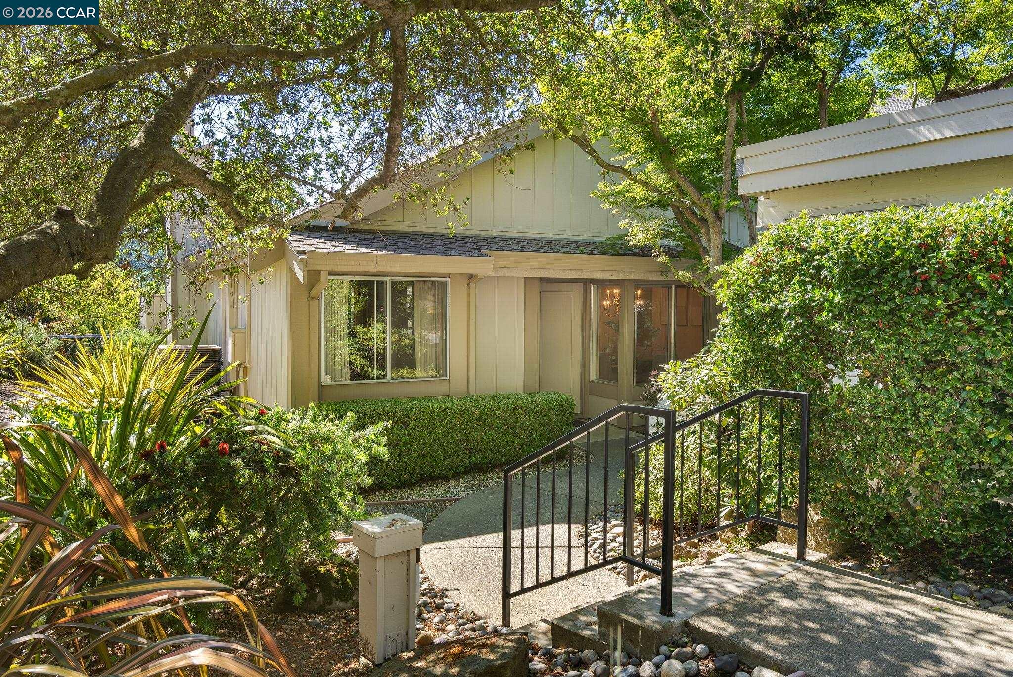 Photo #3: 41128603 Listing: Photo #3