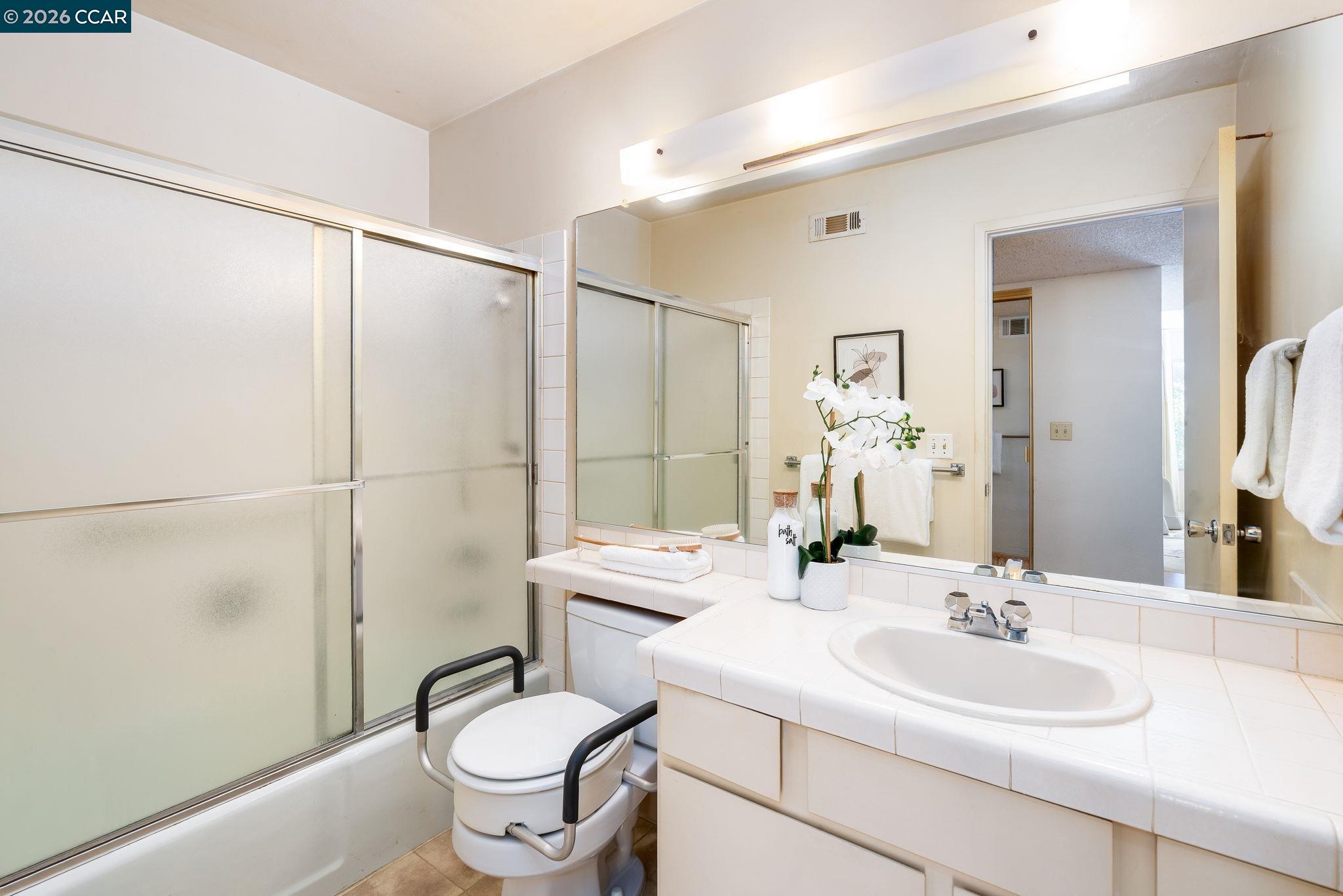 Photo #30: 41128603 Listing: Photo #30