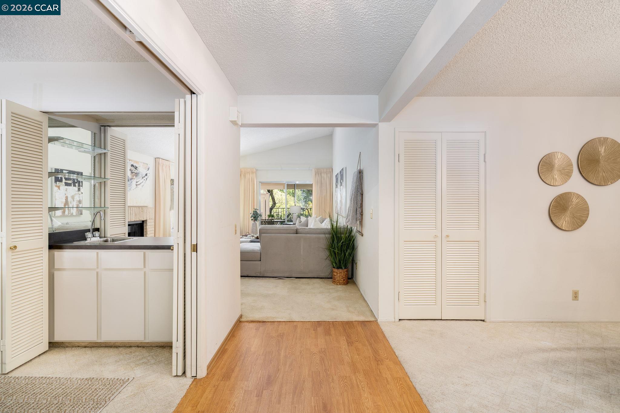 Photo #5: 41128603 Listing: Photo #5