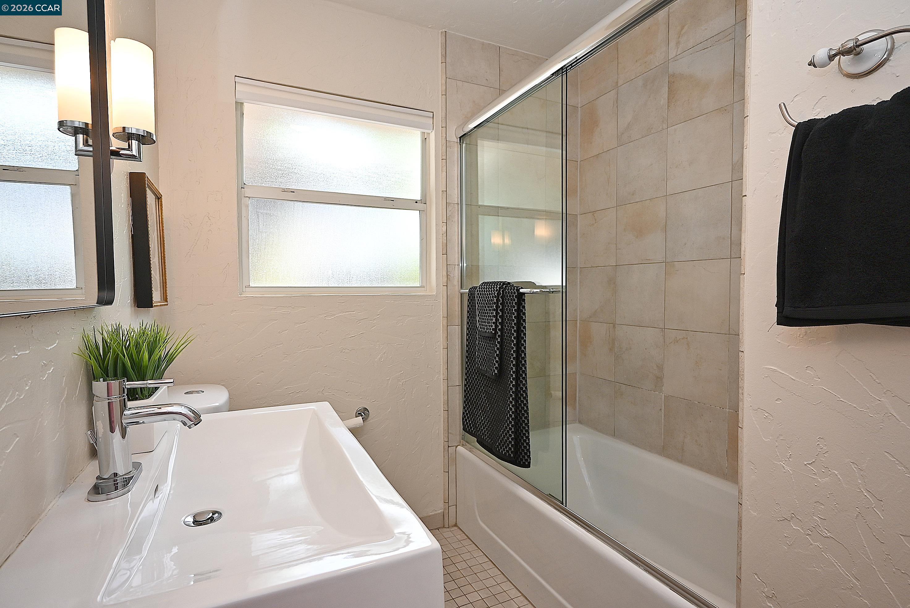 Detail Gallery Image 18 of 38 For 385 Maureen Ln, Pleasant Hill,  CA 94523 - 3 Beds | 2 Baths